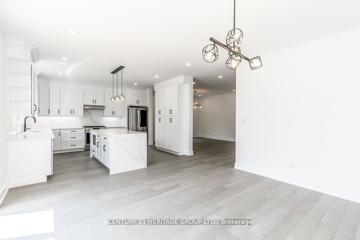 73 Nelson Street W