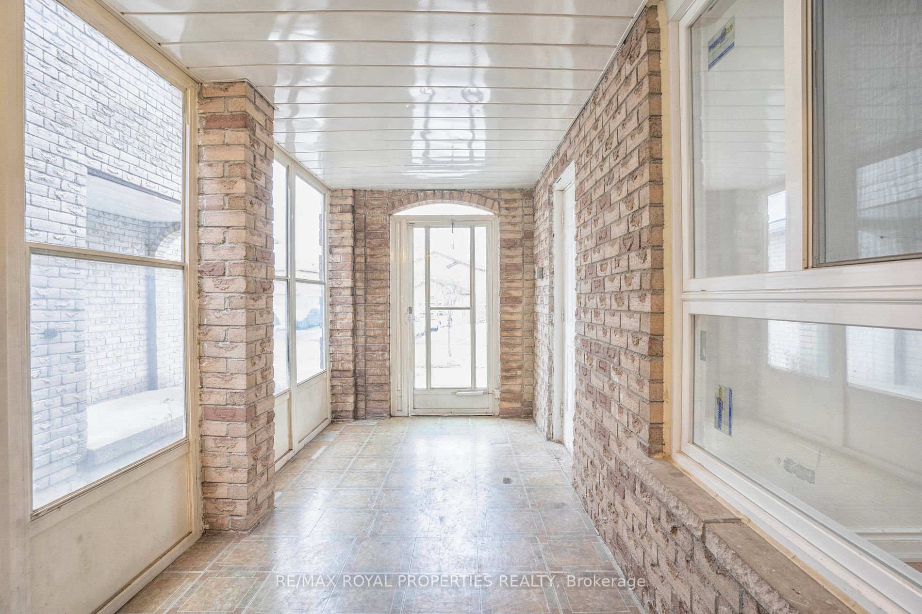 112 Goodwood Dr