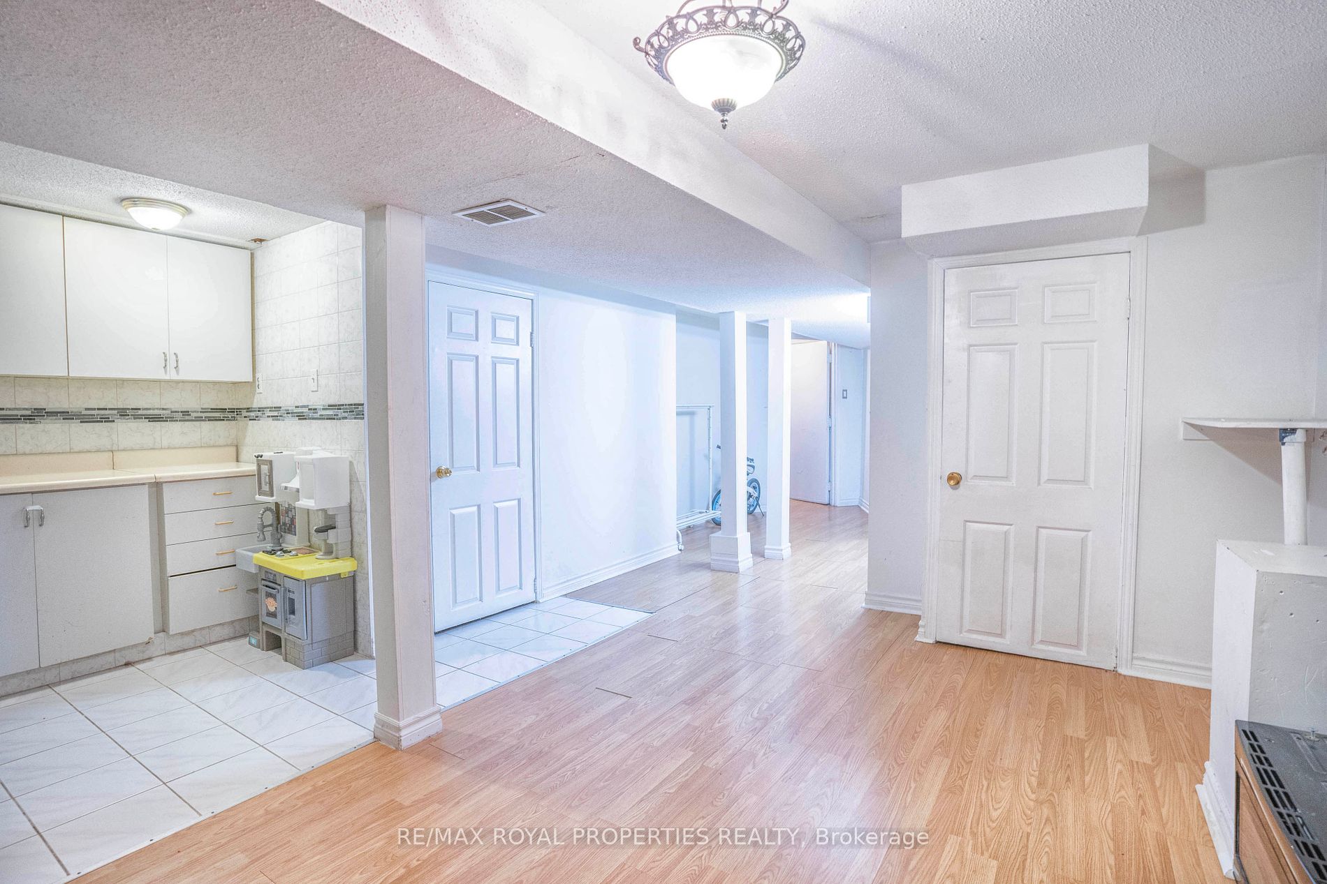 112 Goodwood Dr