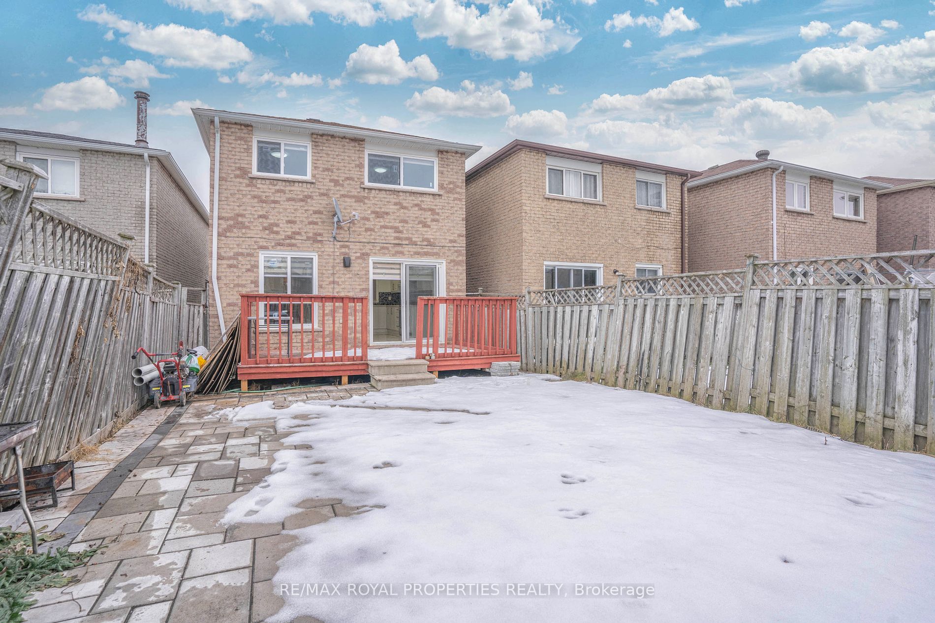112 Goodwood Dr