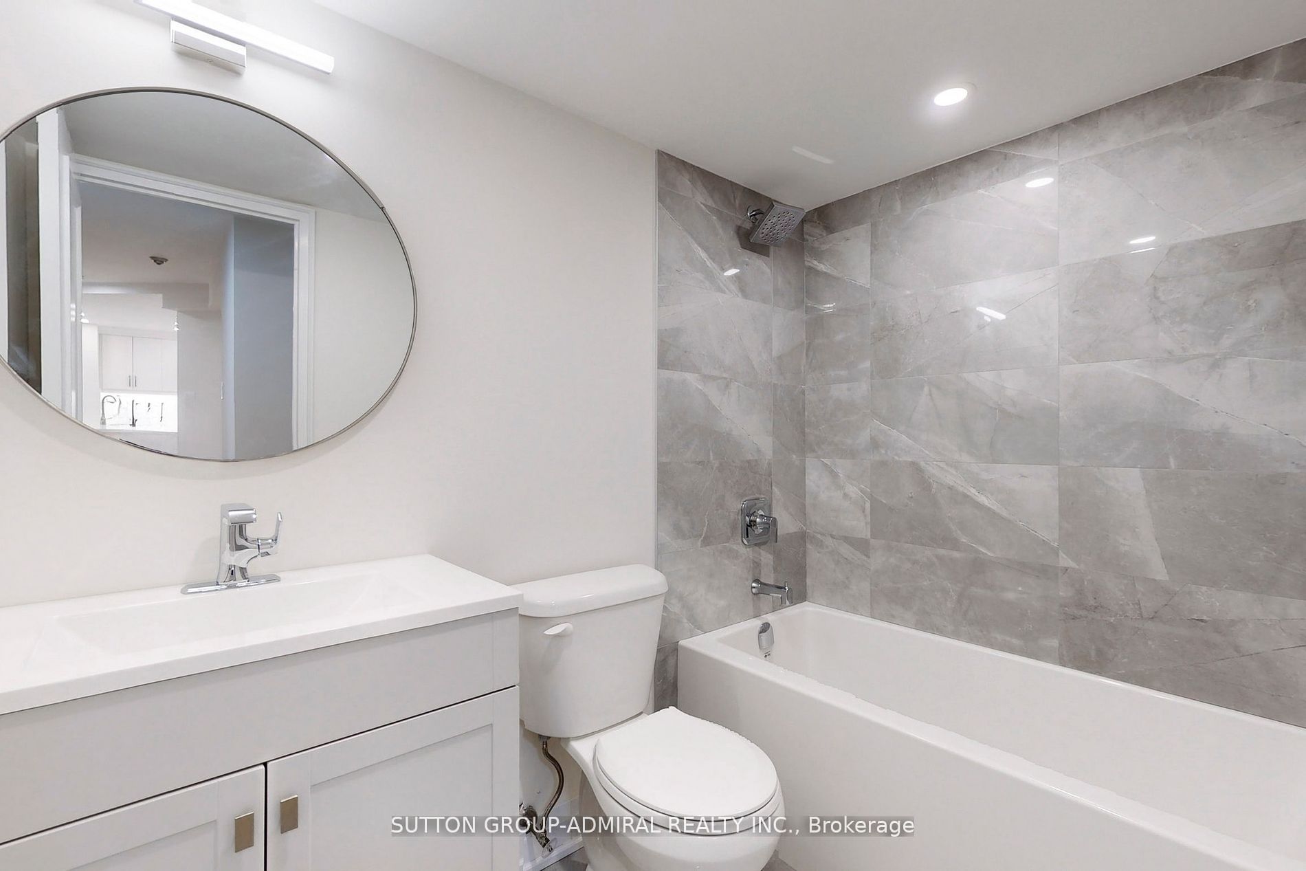 7460 Bathurst Street, #706