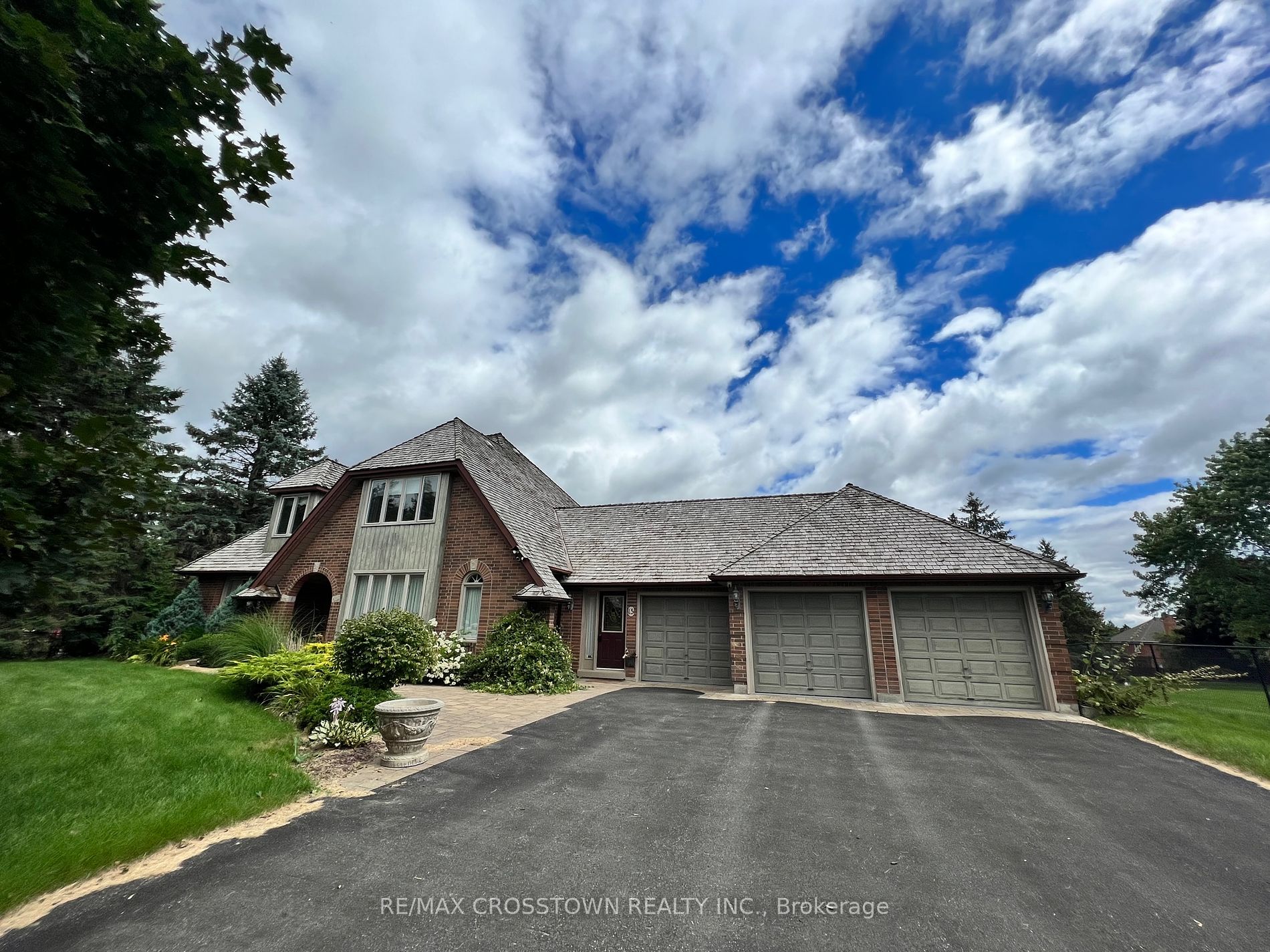 15 Dobson Crt