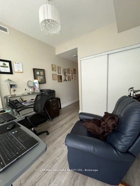 9600 Yonge Street, #1711