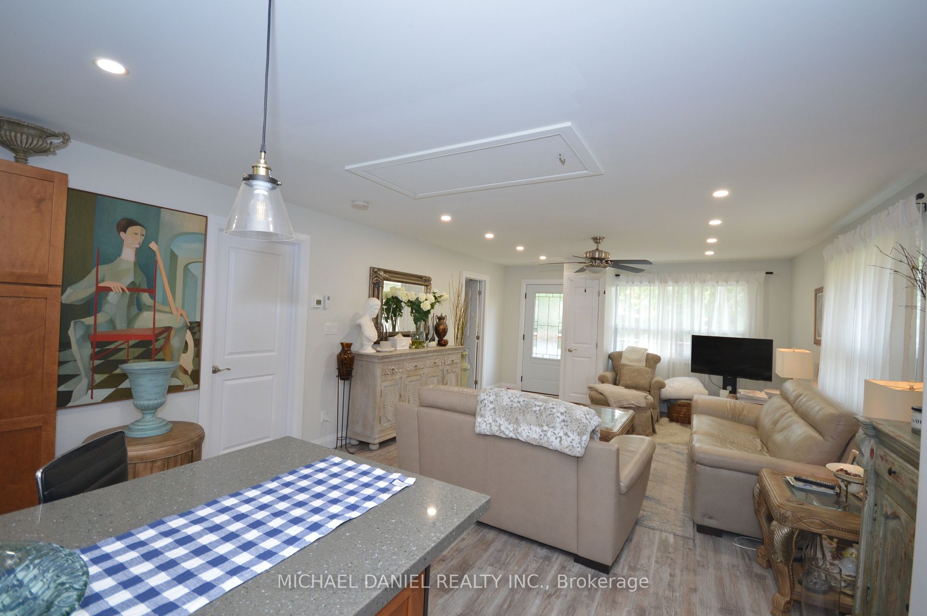 882 Kennedy Rd