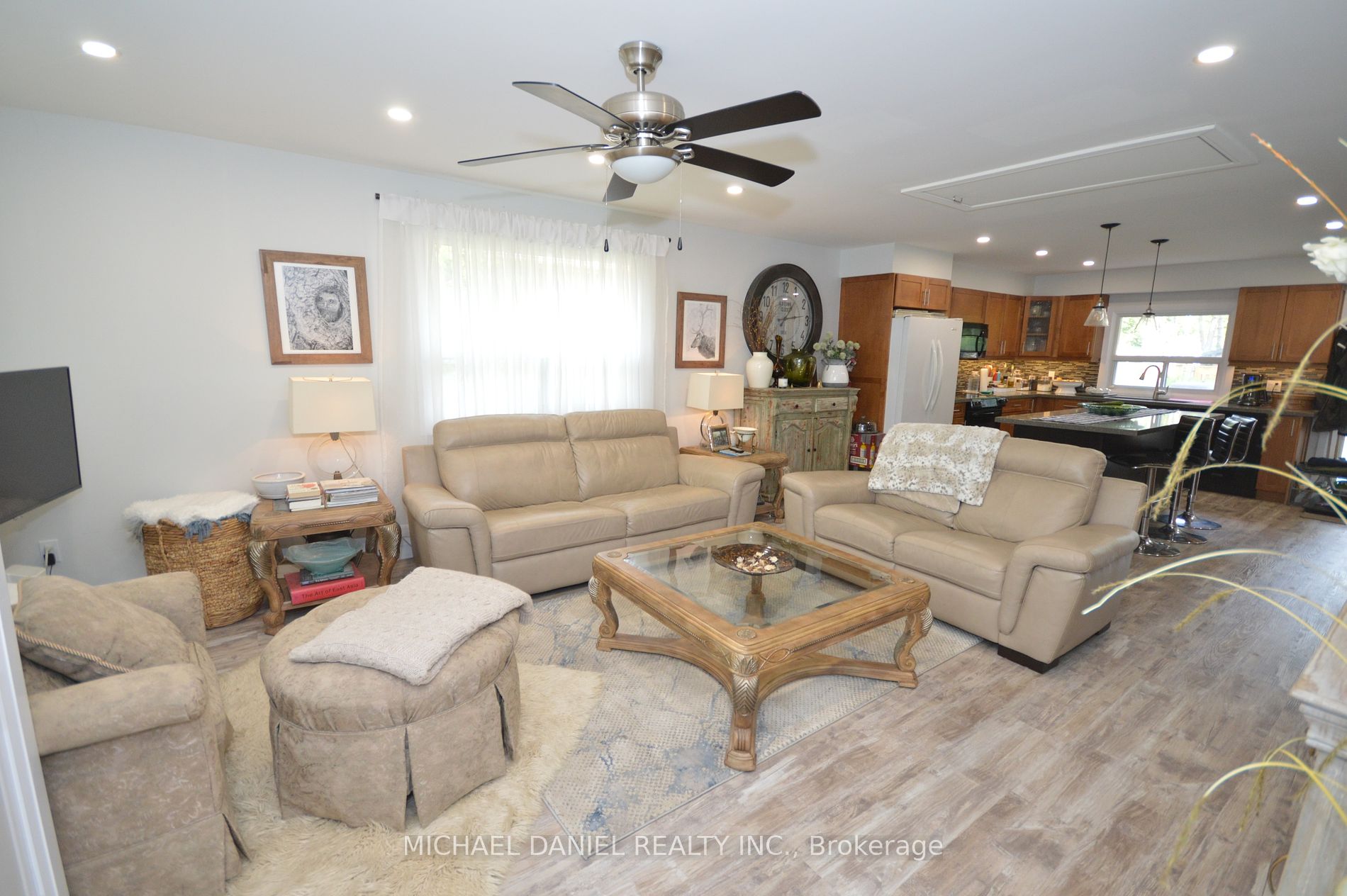 882 Kennedy Rd