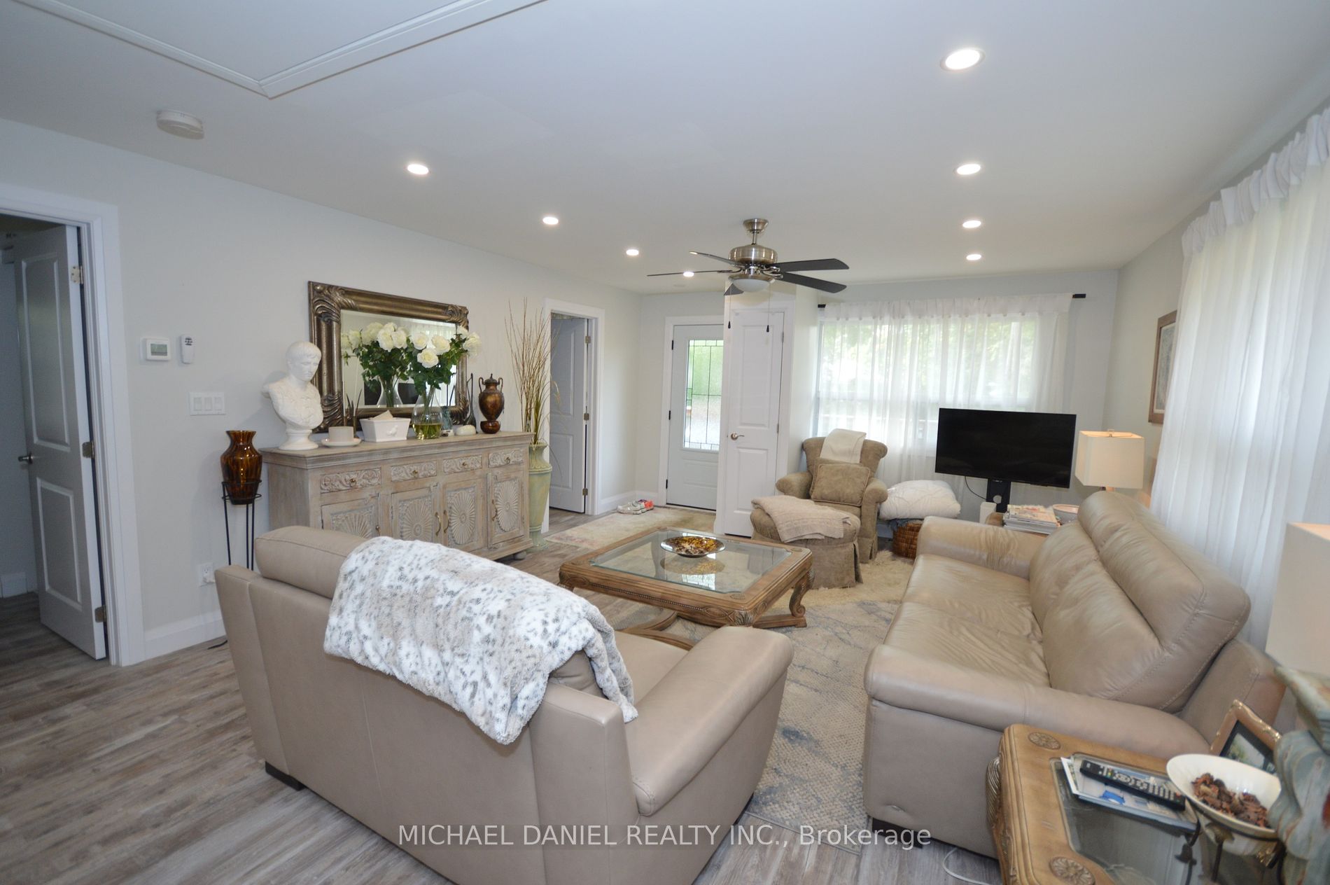 882 Kennedy Rd