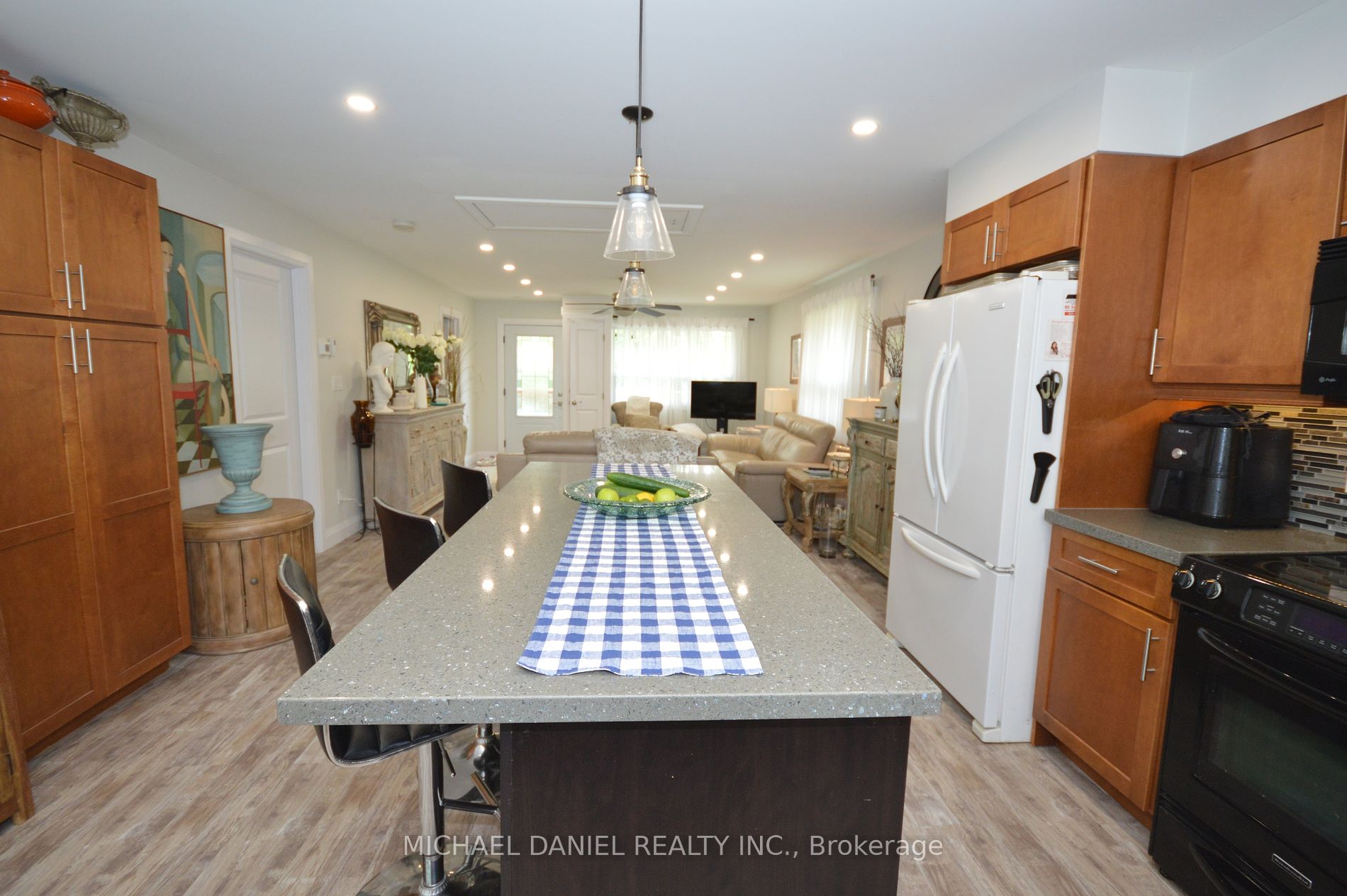 882 Kennedy Rd