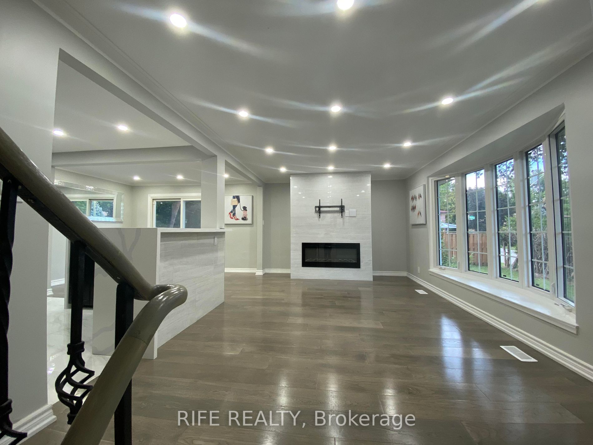 12 Sherwood Forest Drive