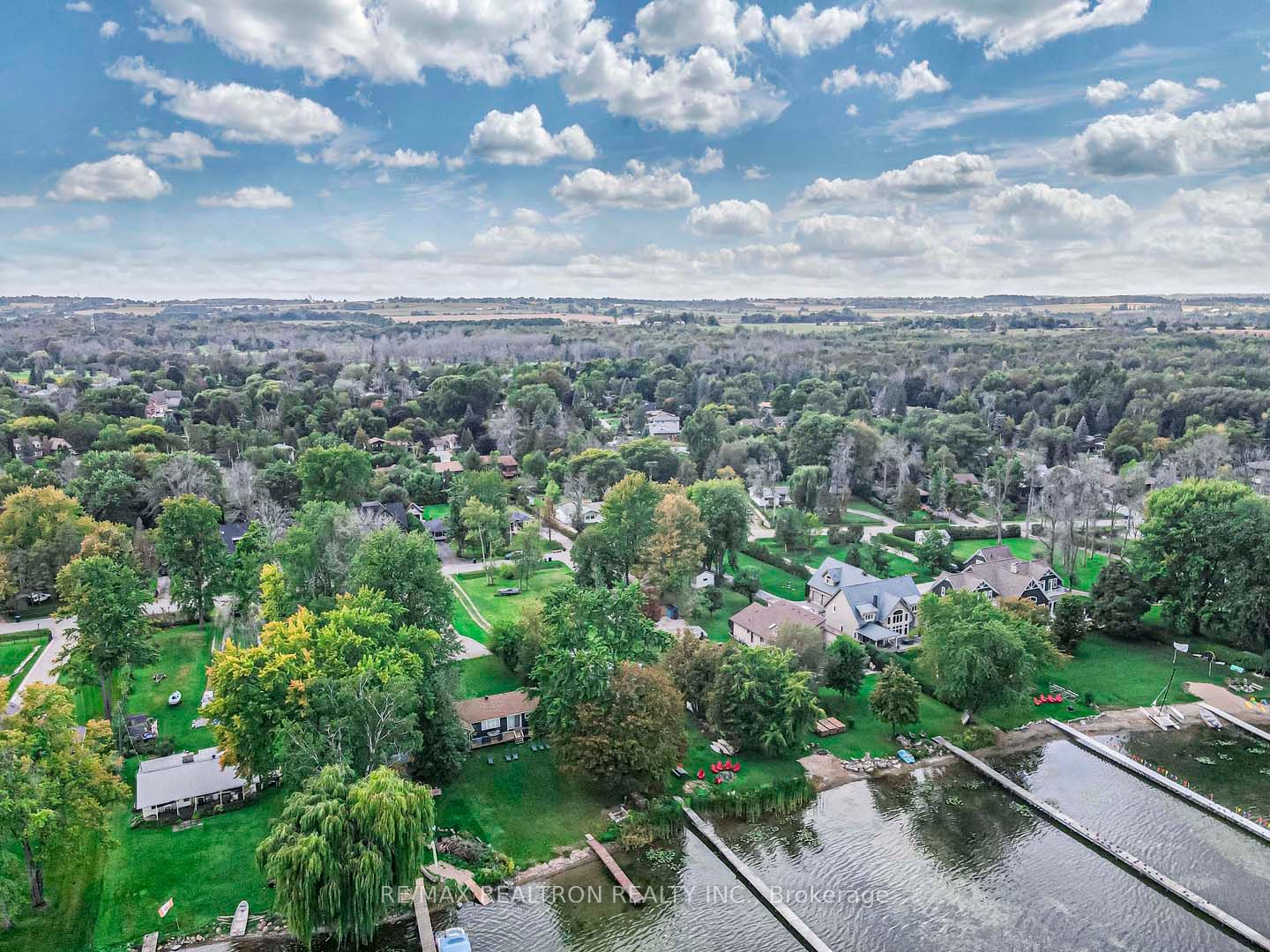 98 Lakeshore Blvd