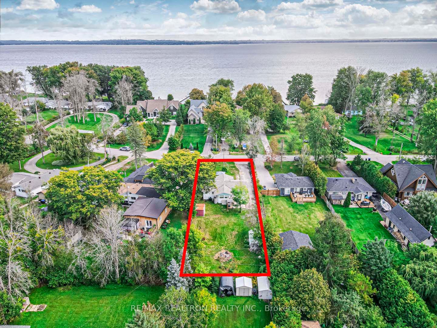 98 Lakeshore Blvd