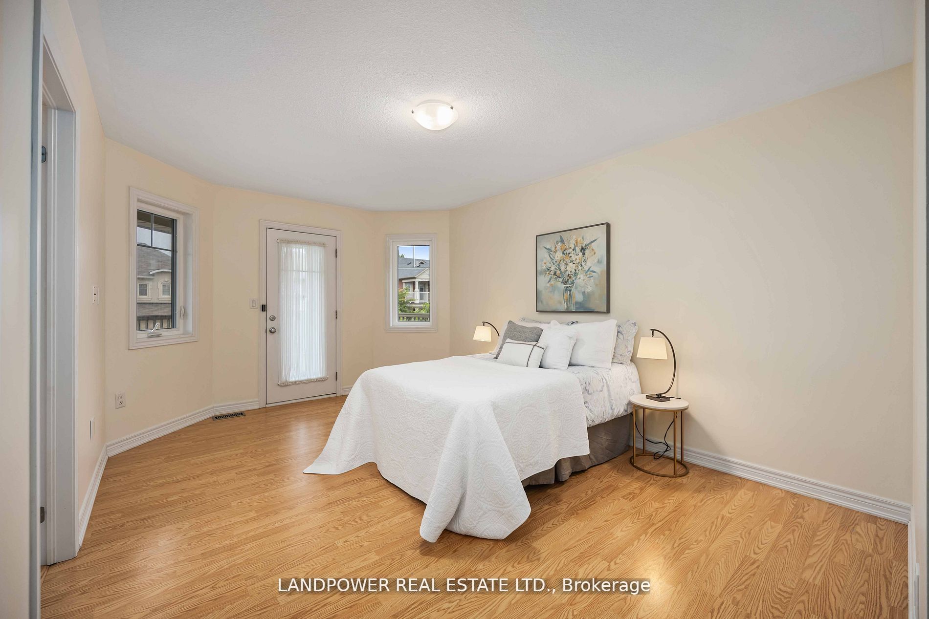 48 Farmhouse Cres