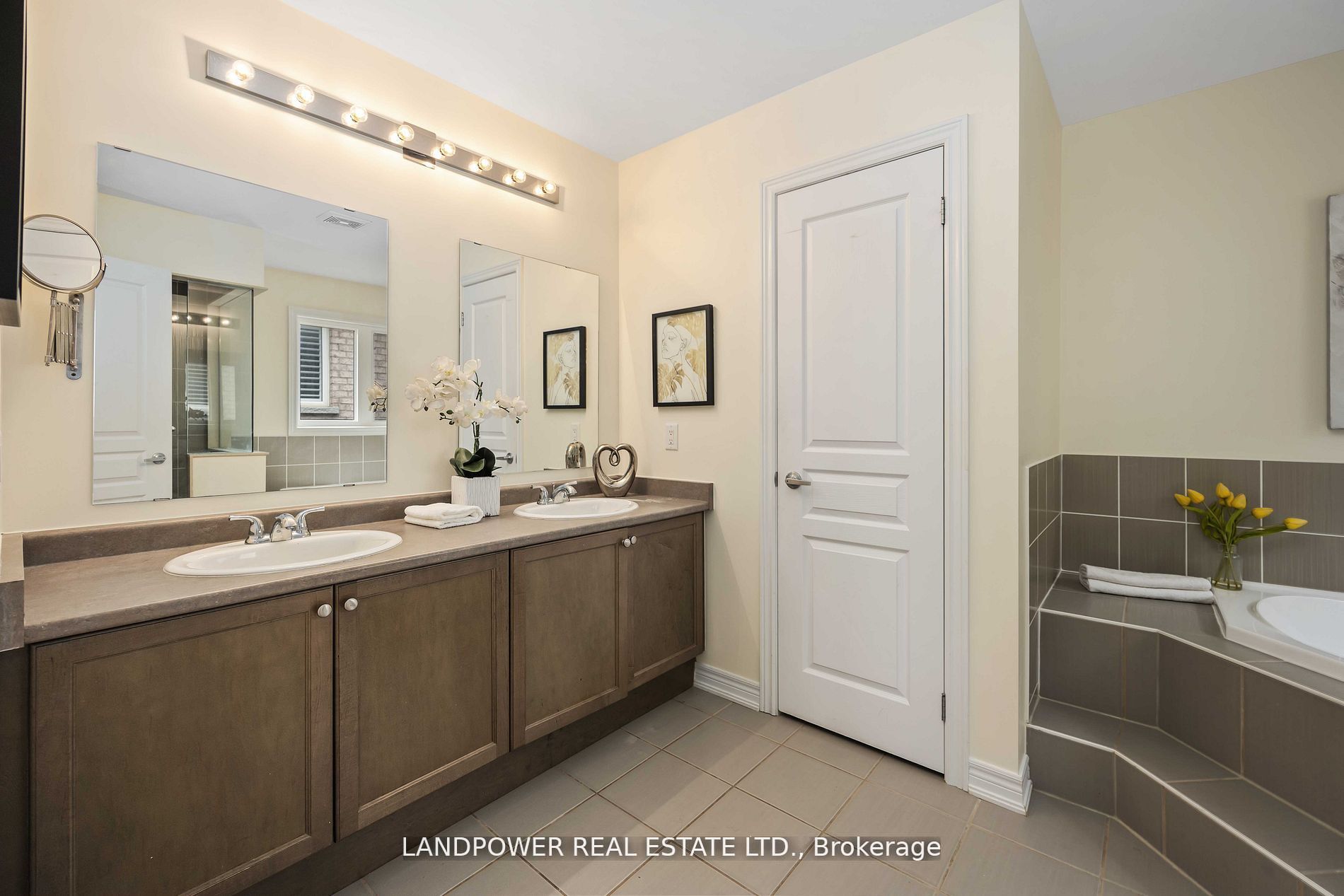 48 Farmhouse Cres