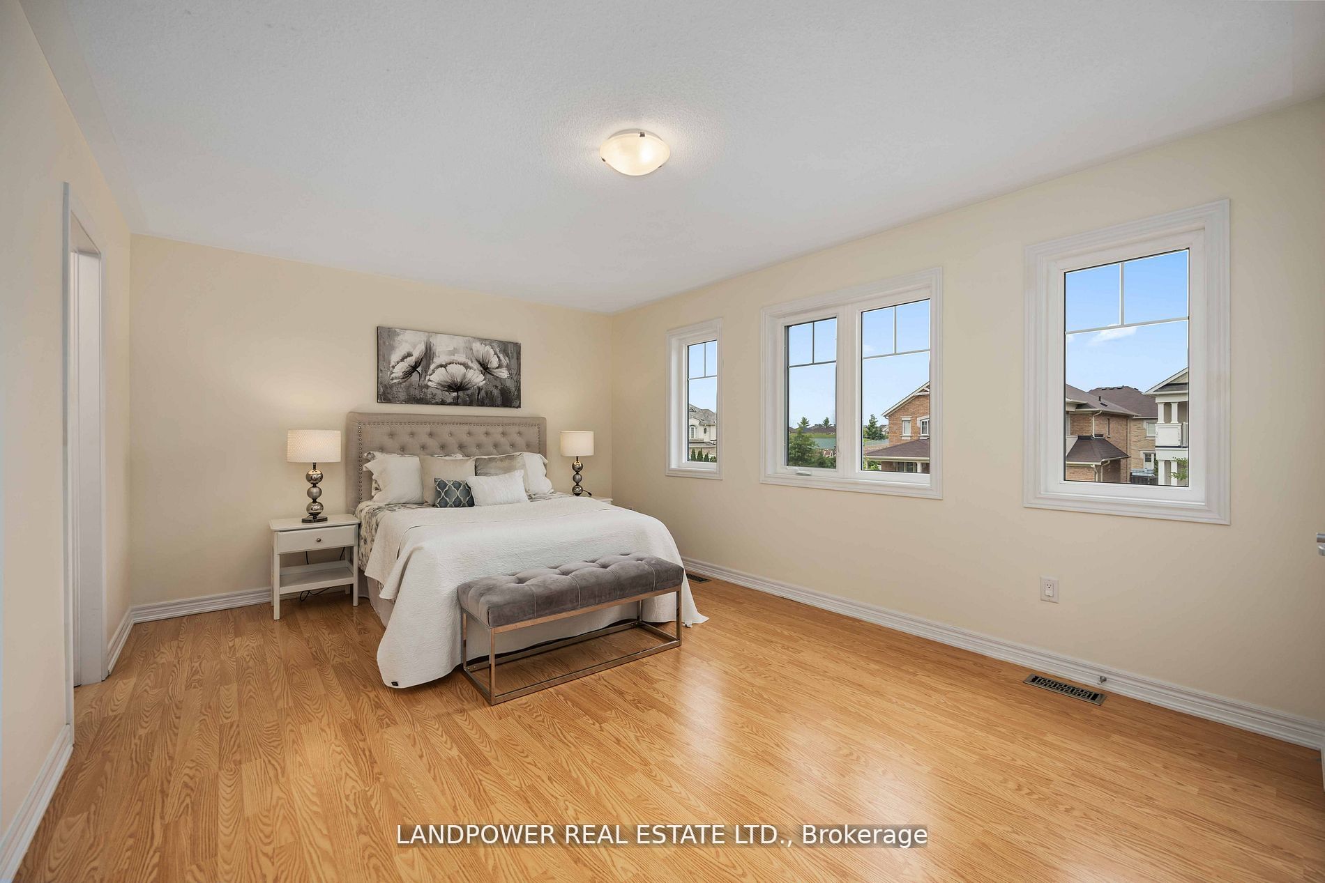 48 Farmhouse Cres