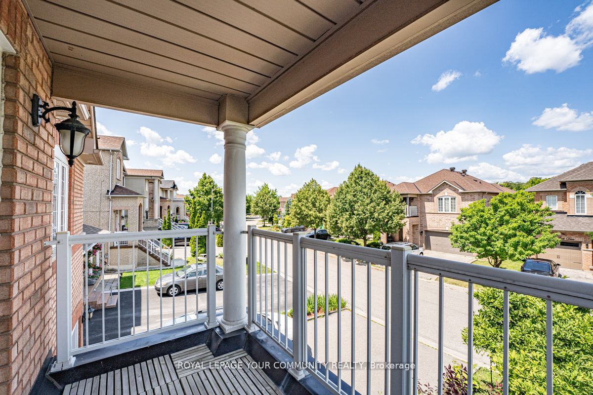 85 Ledge Rock Dr