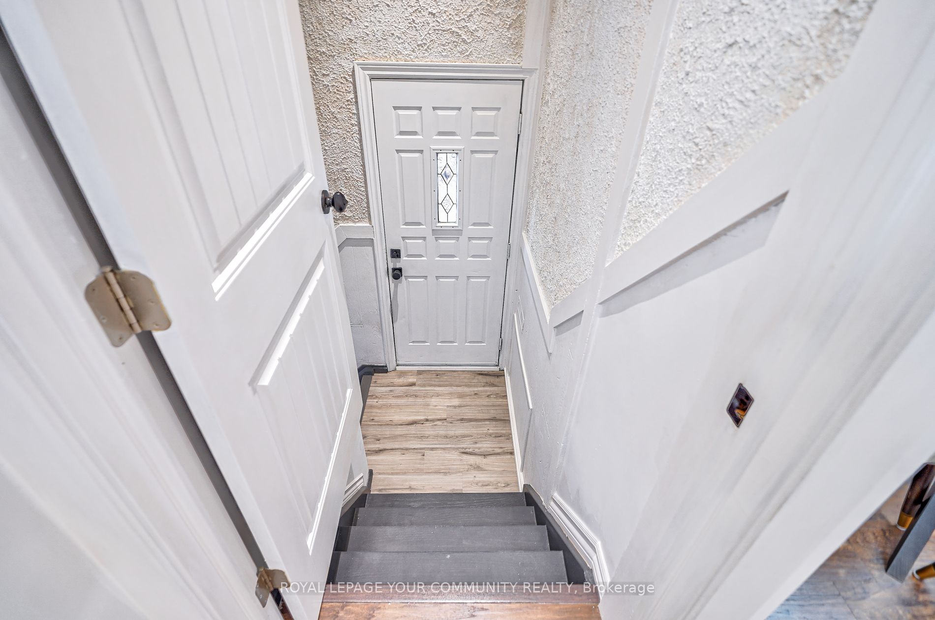 60 Hillview Drive