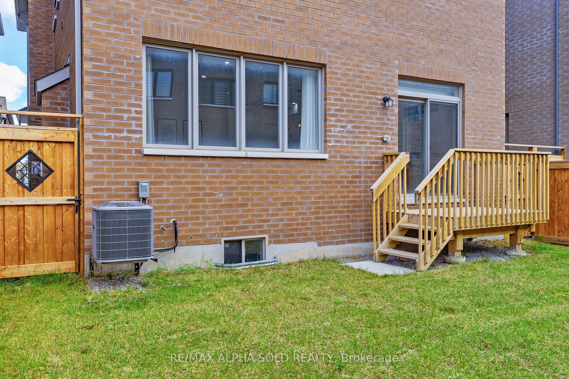 60 Brookfam St