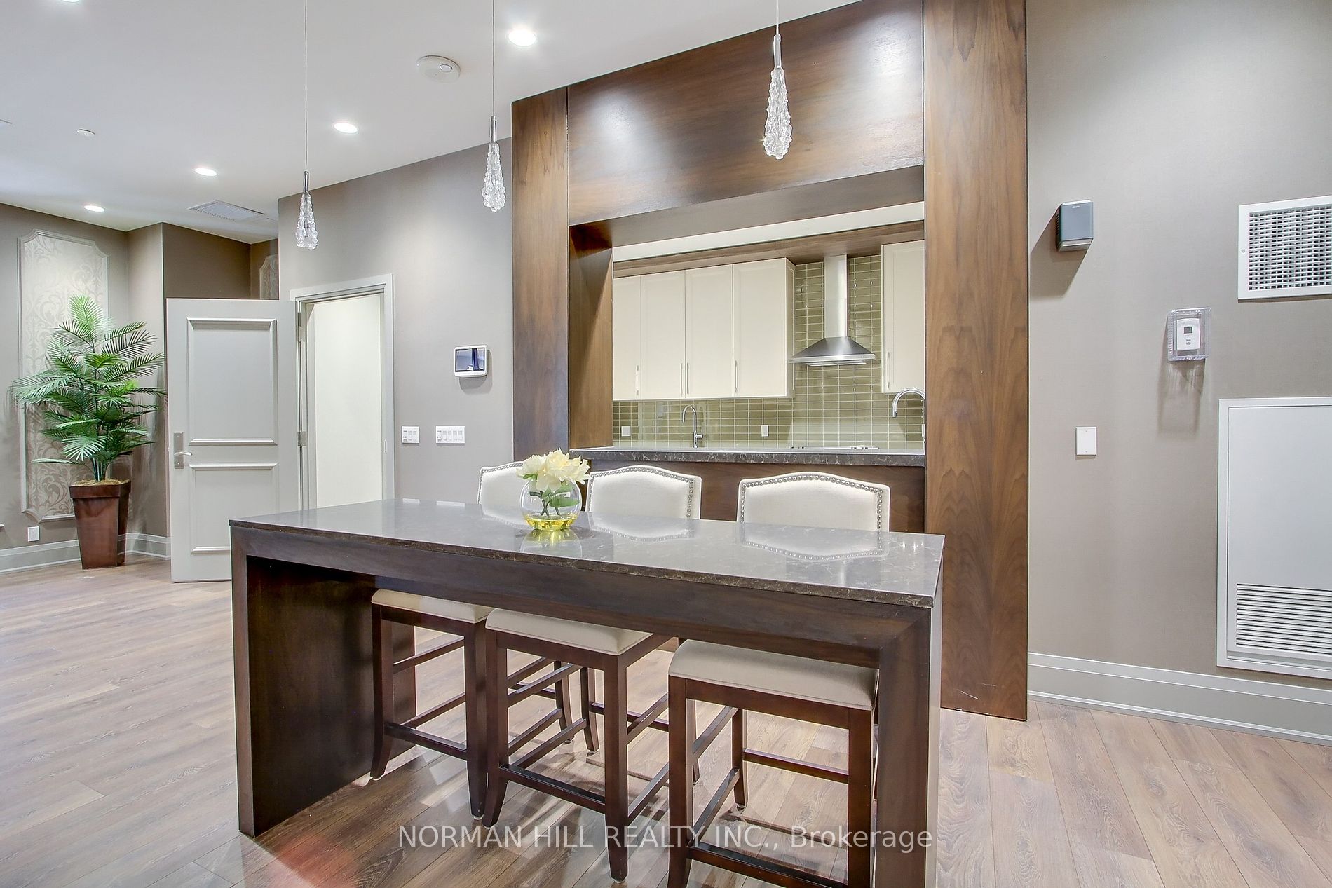 9909 Pine Valley Drive, #402