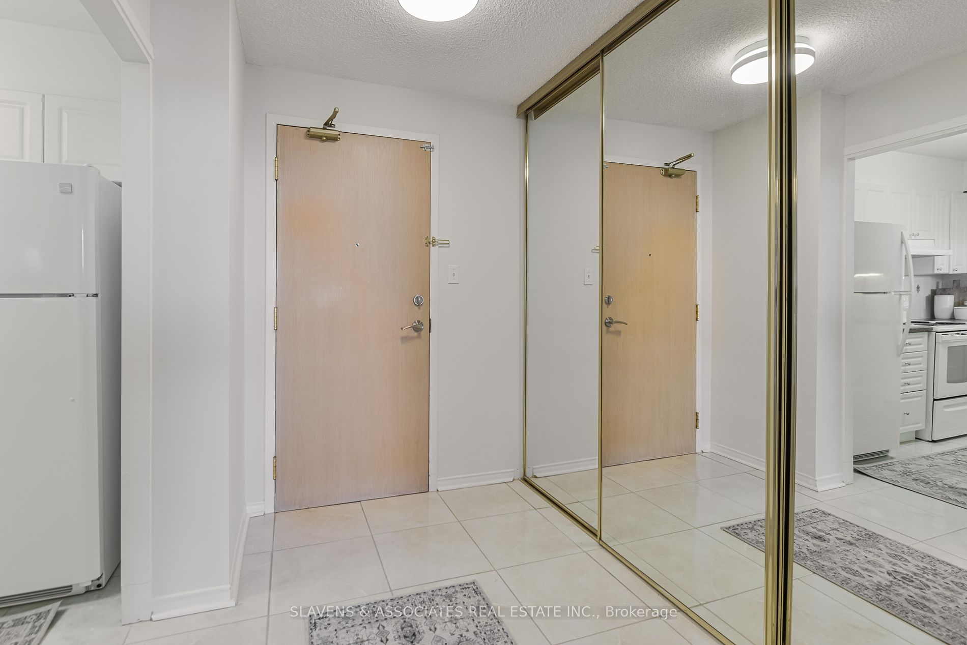 11 Townsgate Drive #902