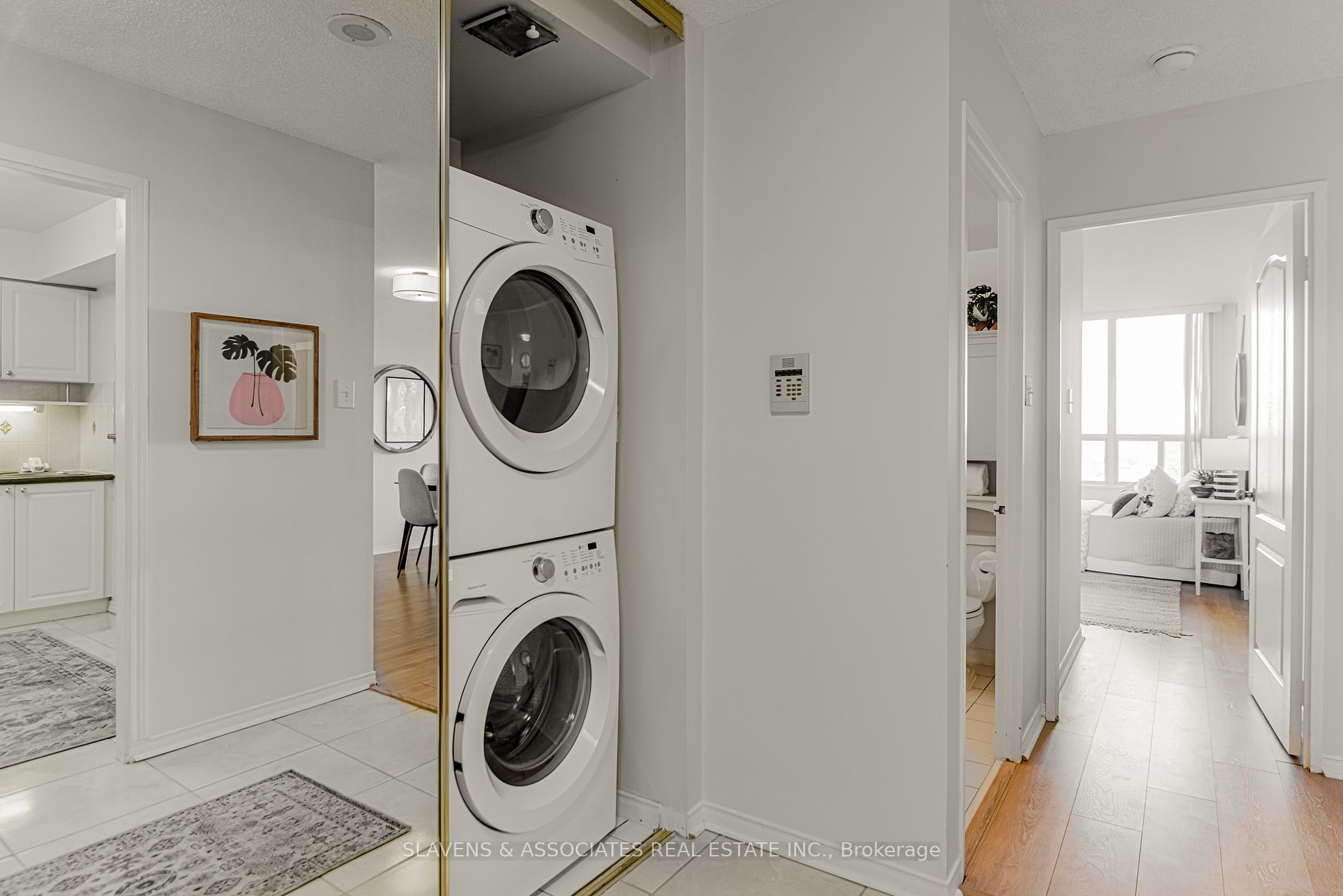 11 Townsgate Drive #902