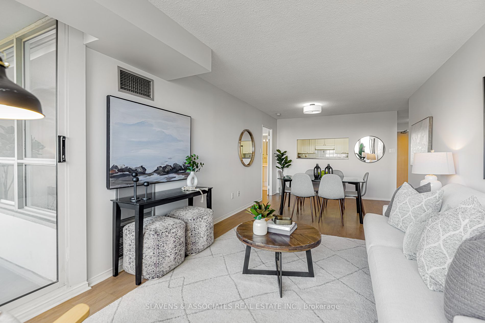 11 Townsgate Drive #902