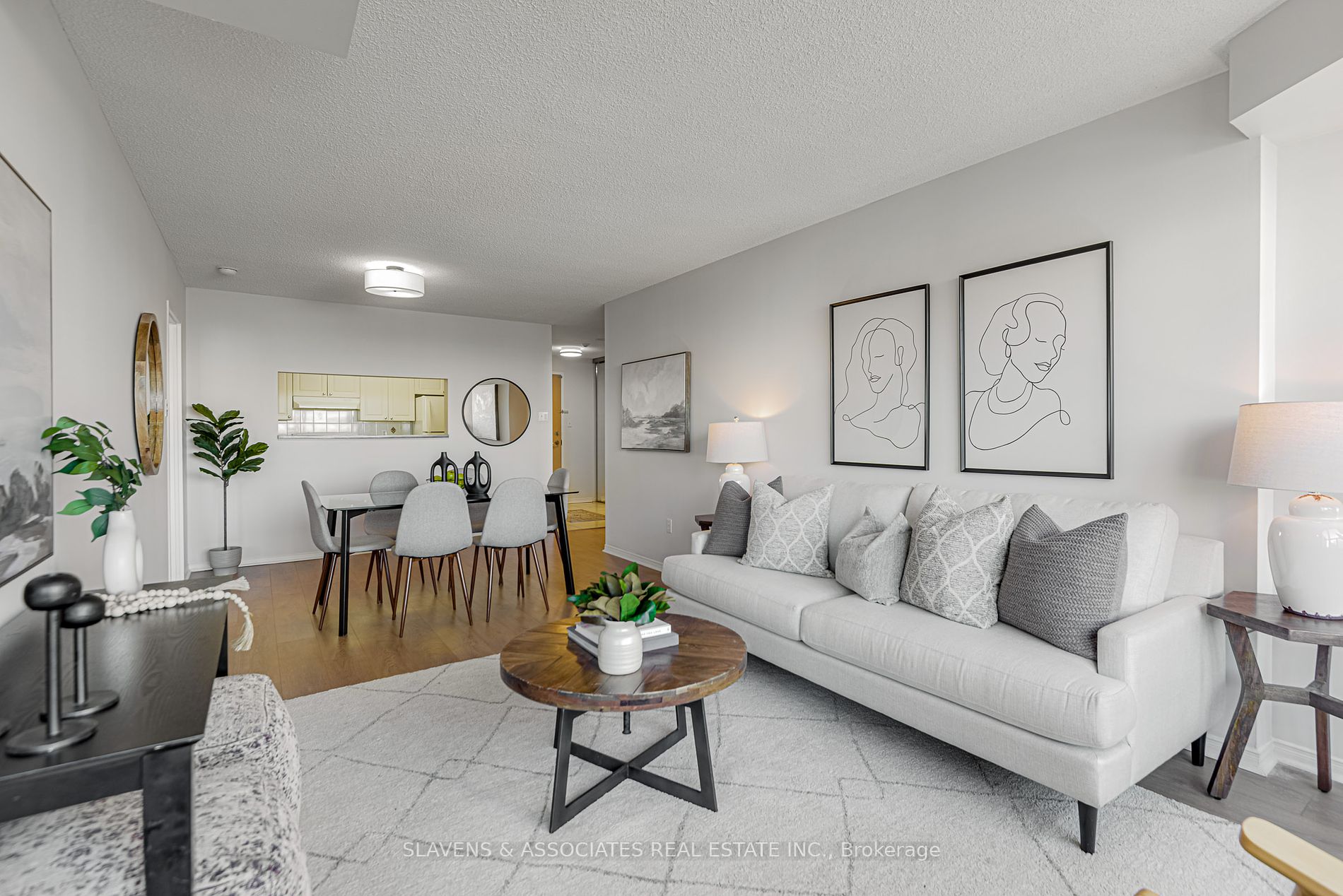 11 Townsgate Drive #902