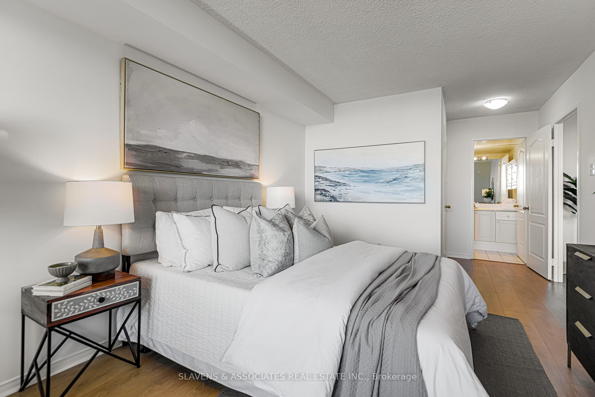 11 Townsgate Drive #902