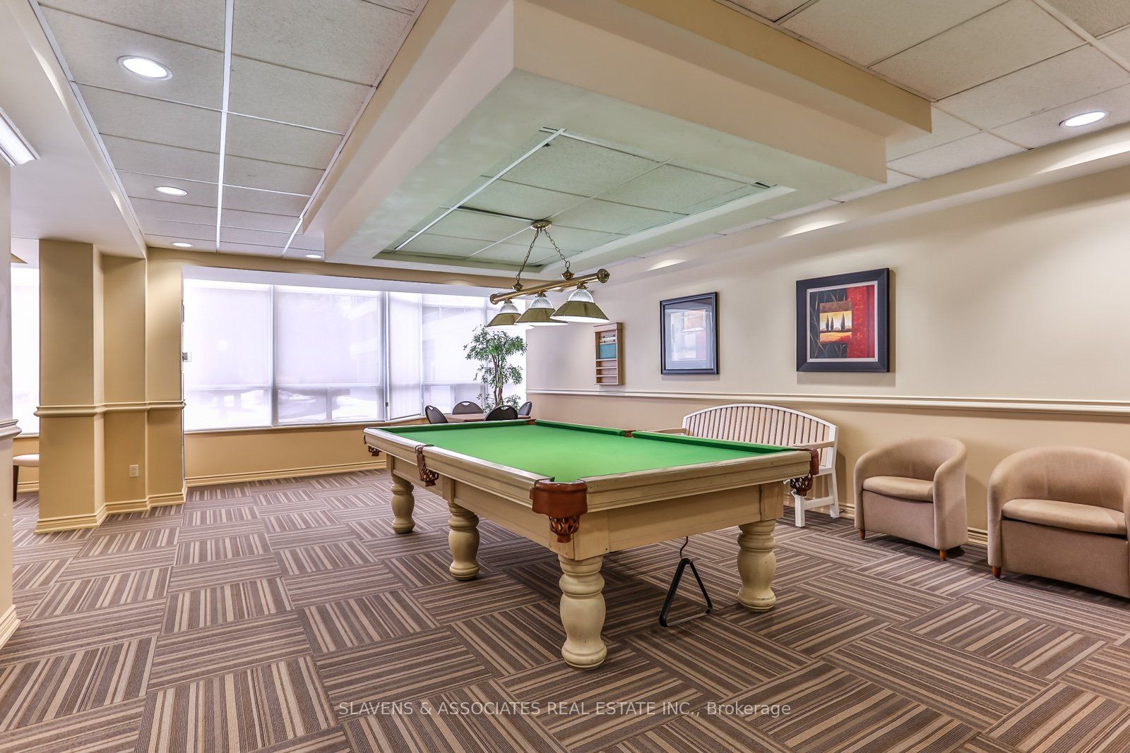 11 Townsgate Drive #902