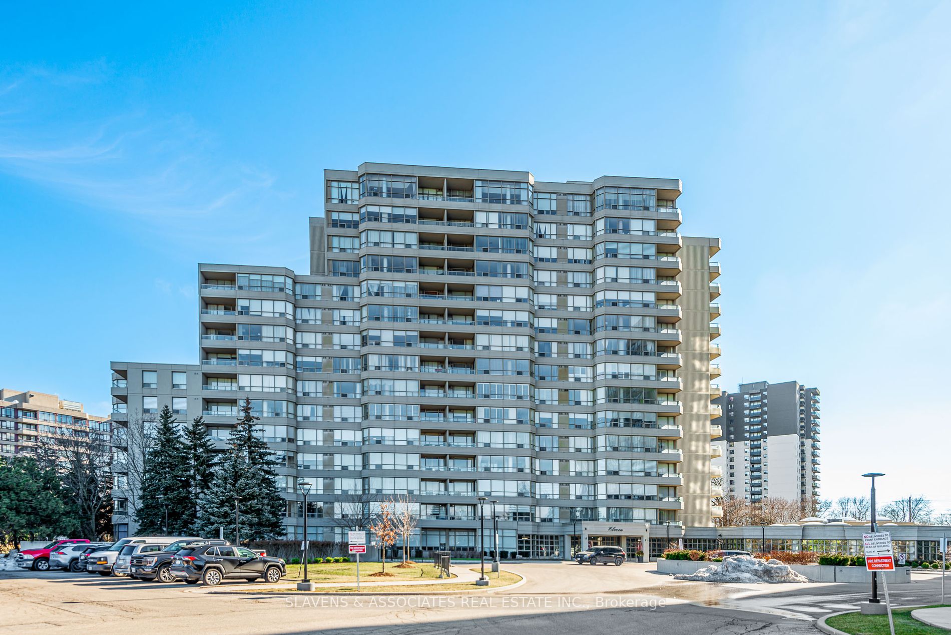 11 Townsgate Drive #902