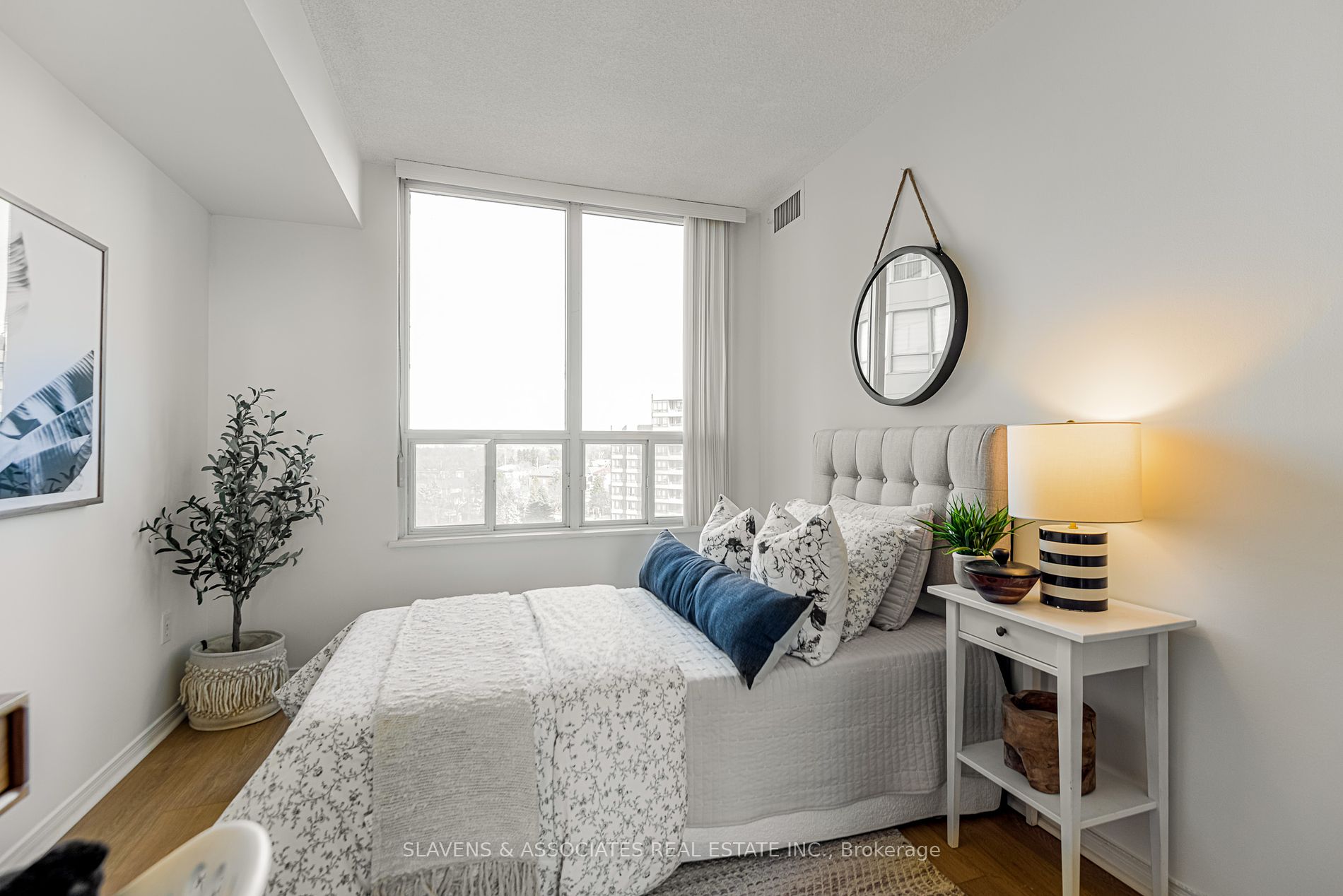 11 Townsgate Drive #902