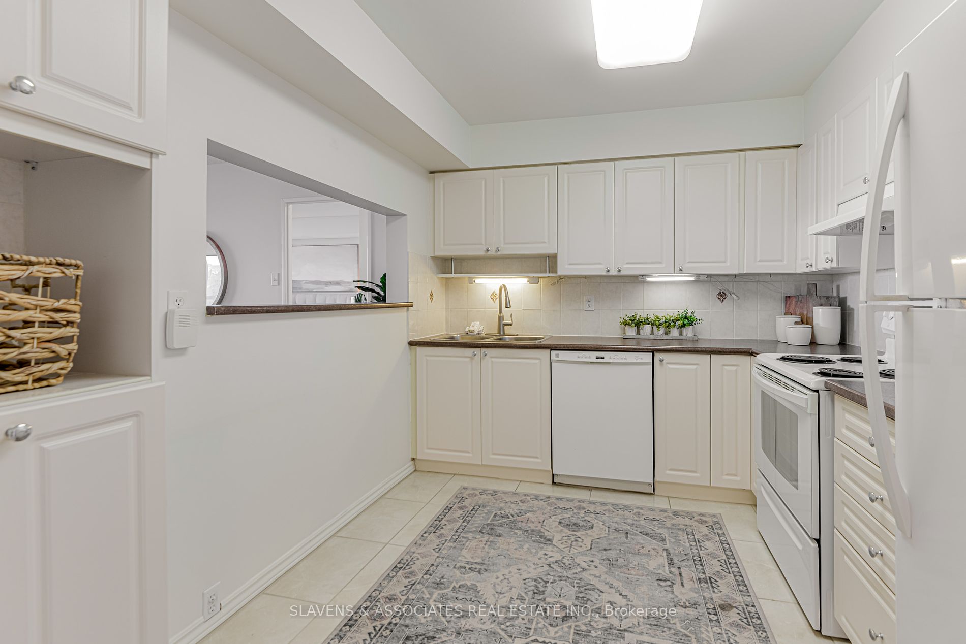 11 Townsgate Drive #902