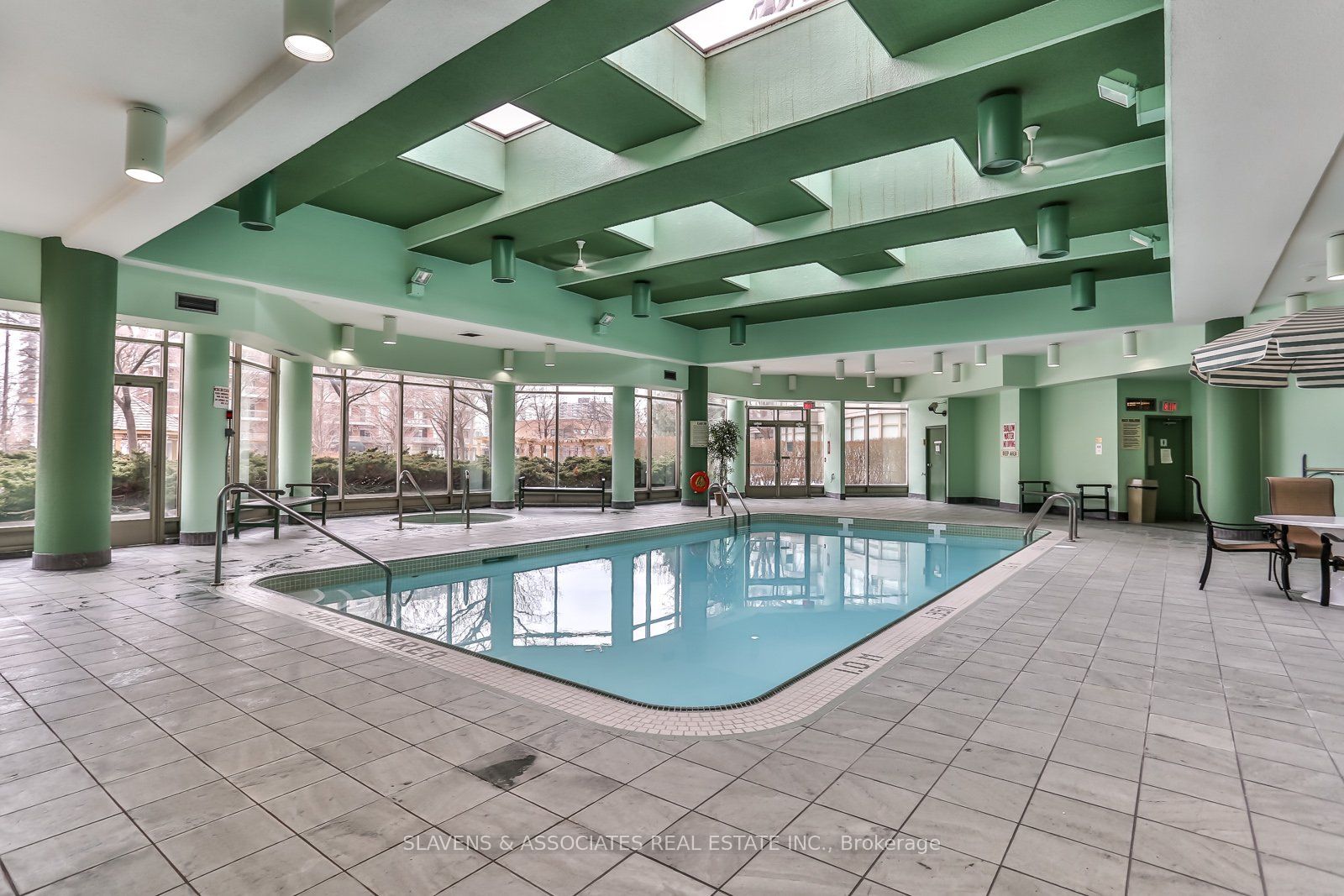 11 Townsgate Drive #902