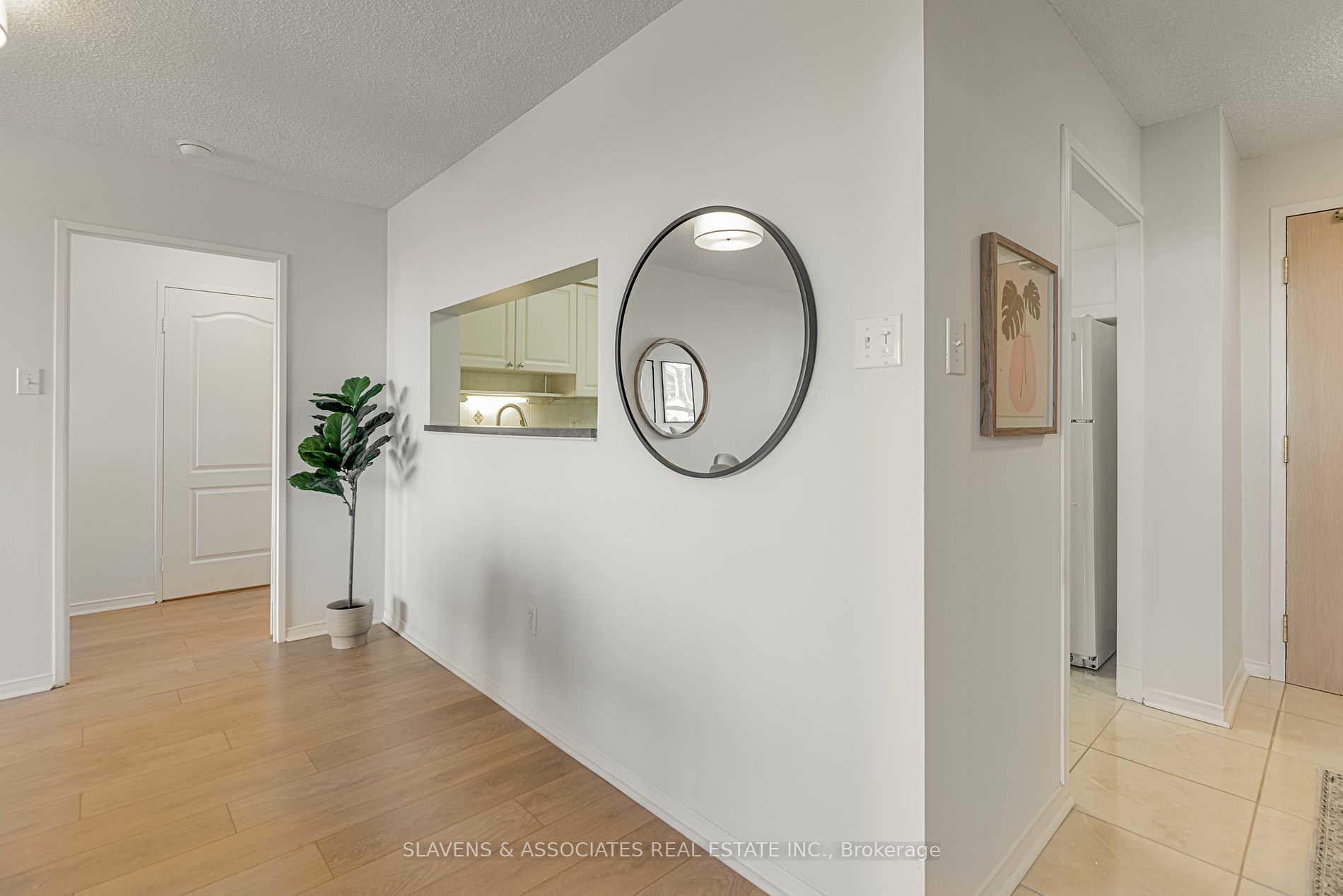 11 Townsgate Drive #902