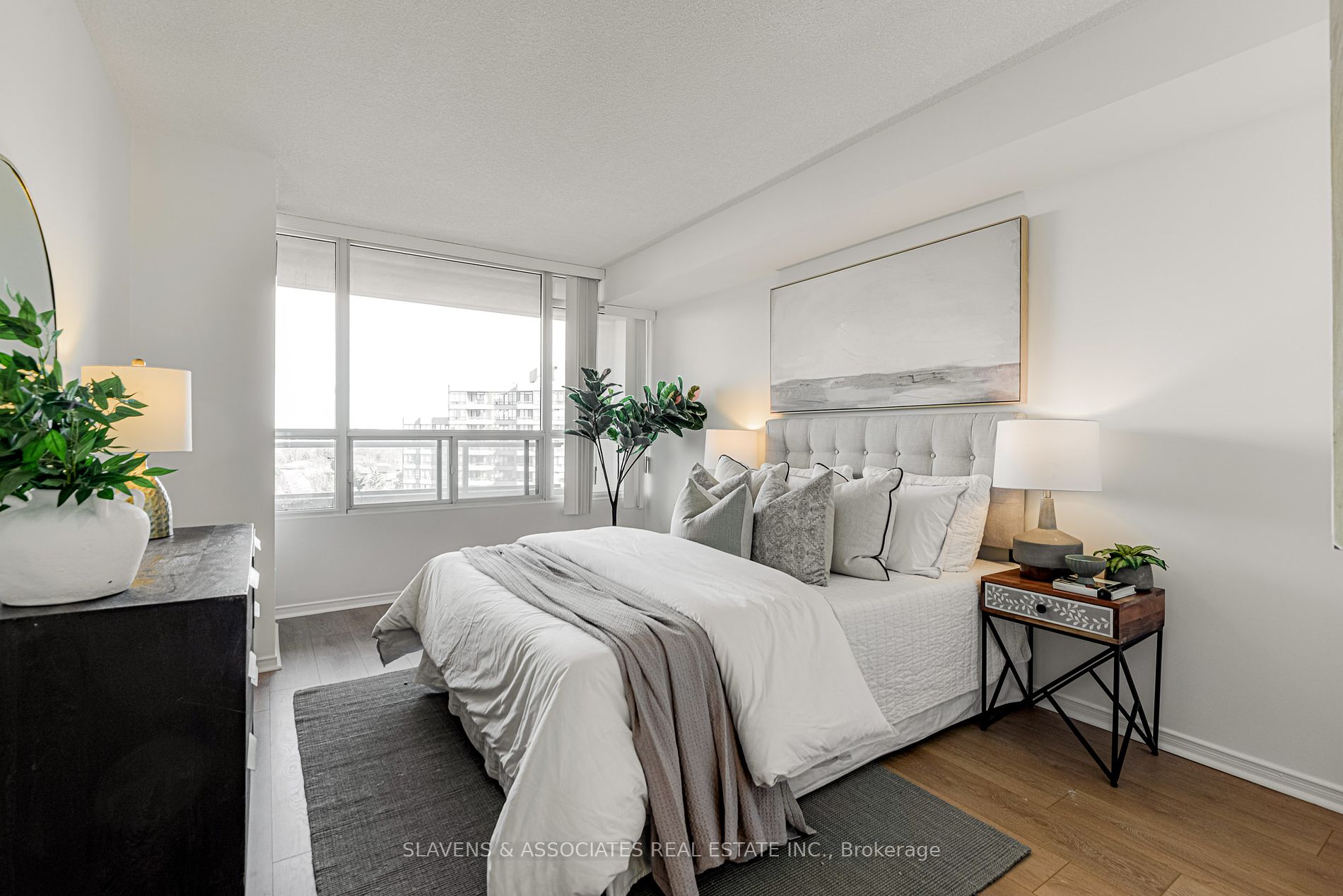 11 Townsgate Drive #902