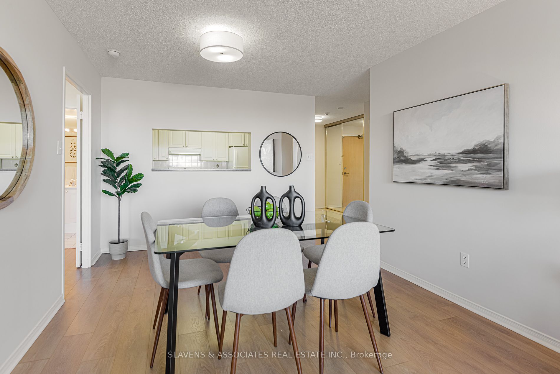 11 Townsgate Drive #902