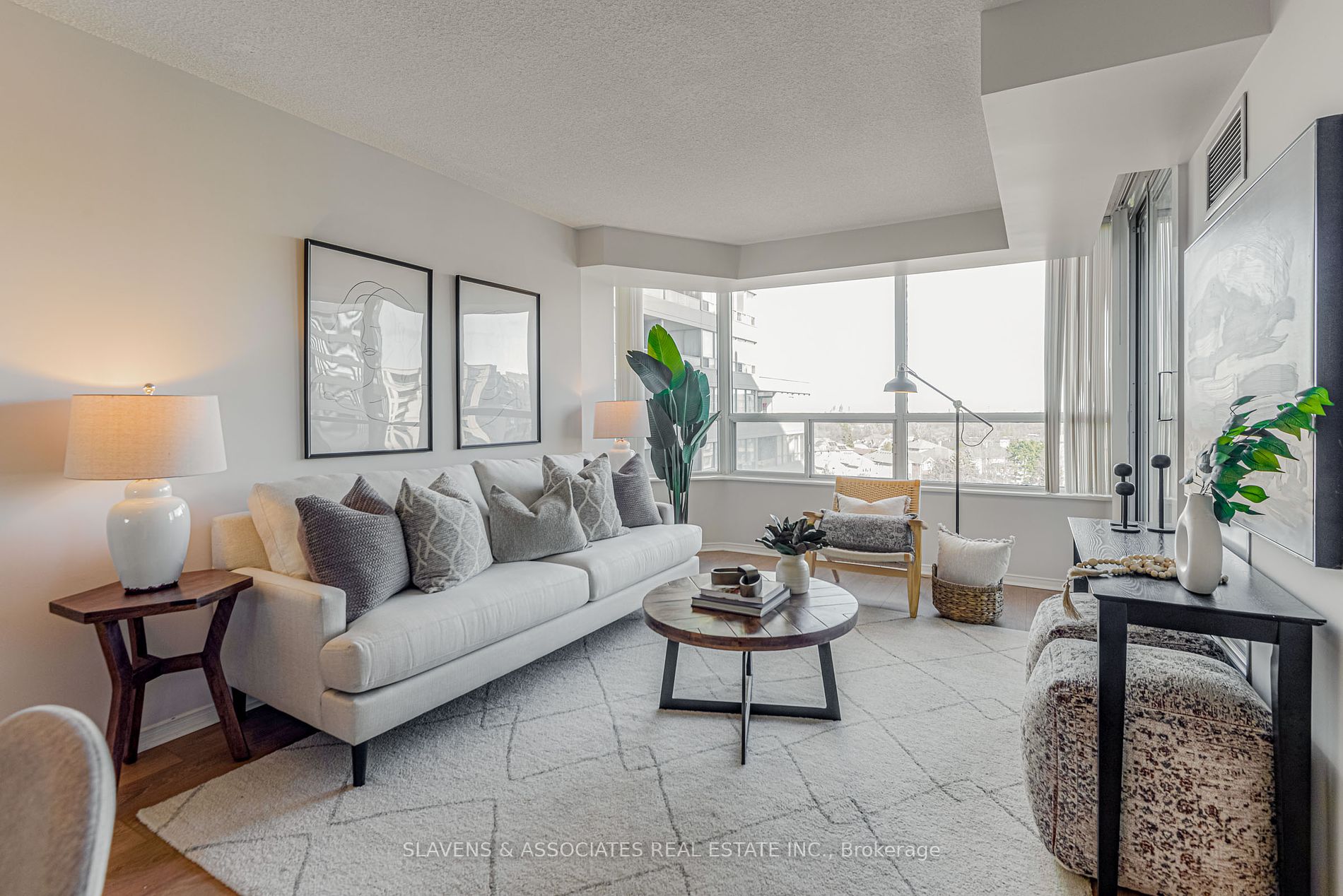 11 Townsgate Drive #902