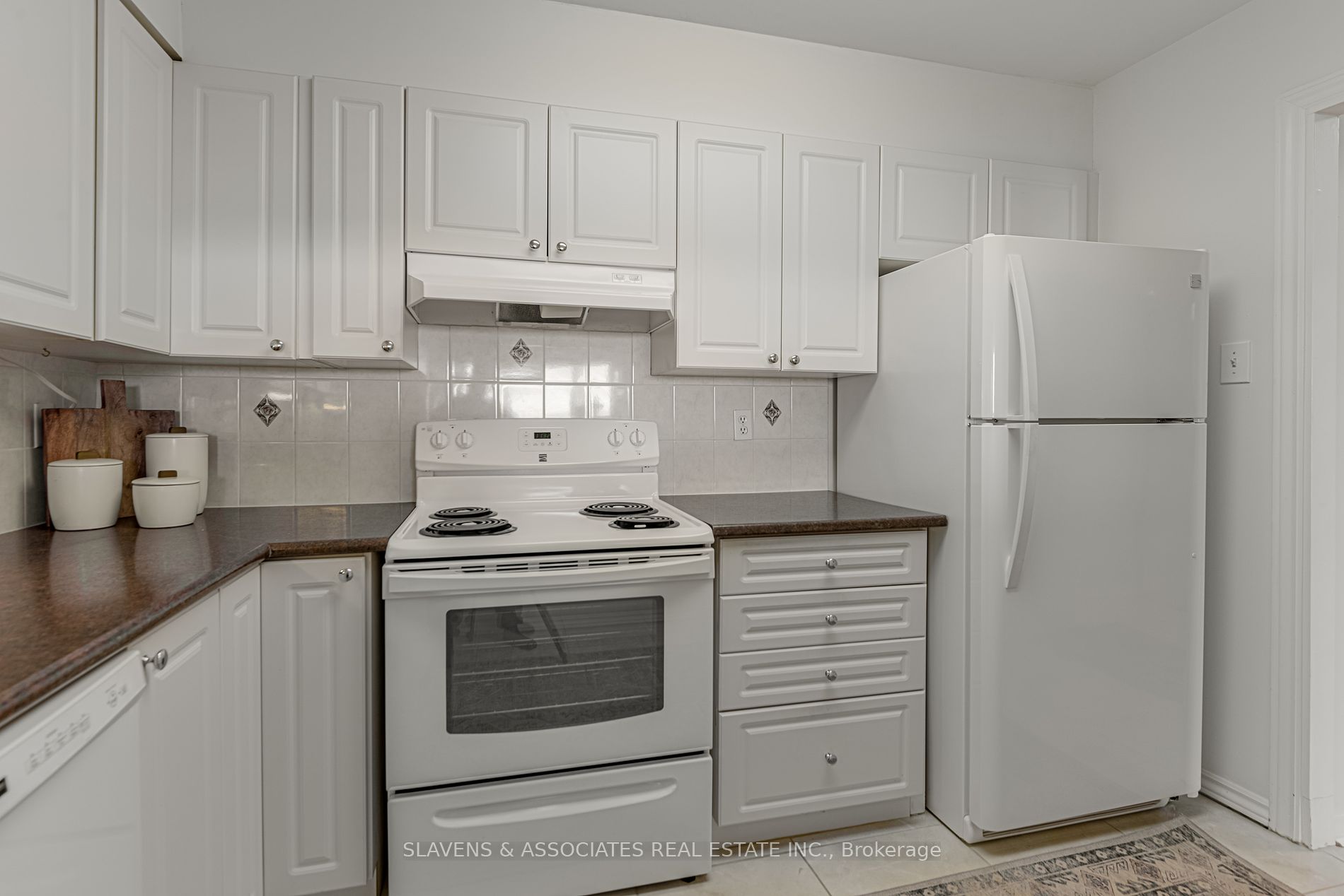 11 Townsgate Drive #902