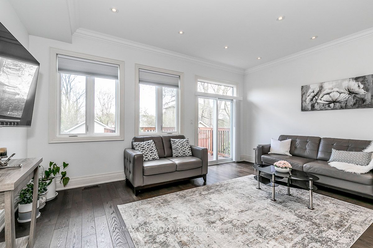 22 Fergus Ave