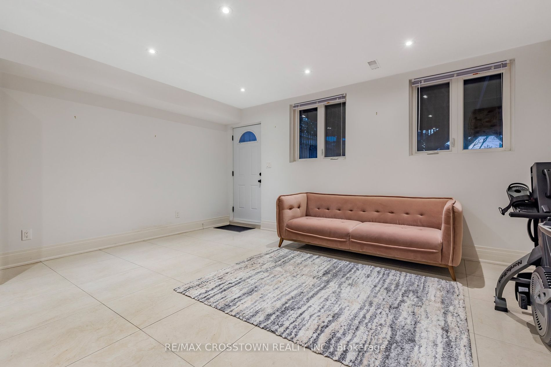22 Fergus Ave