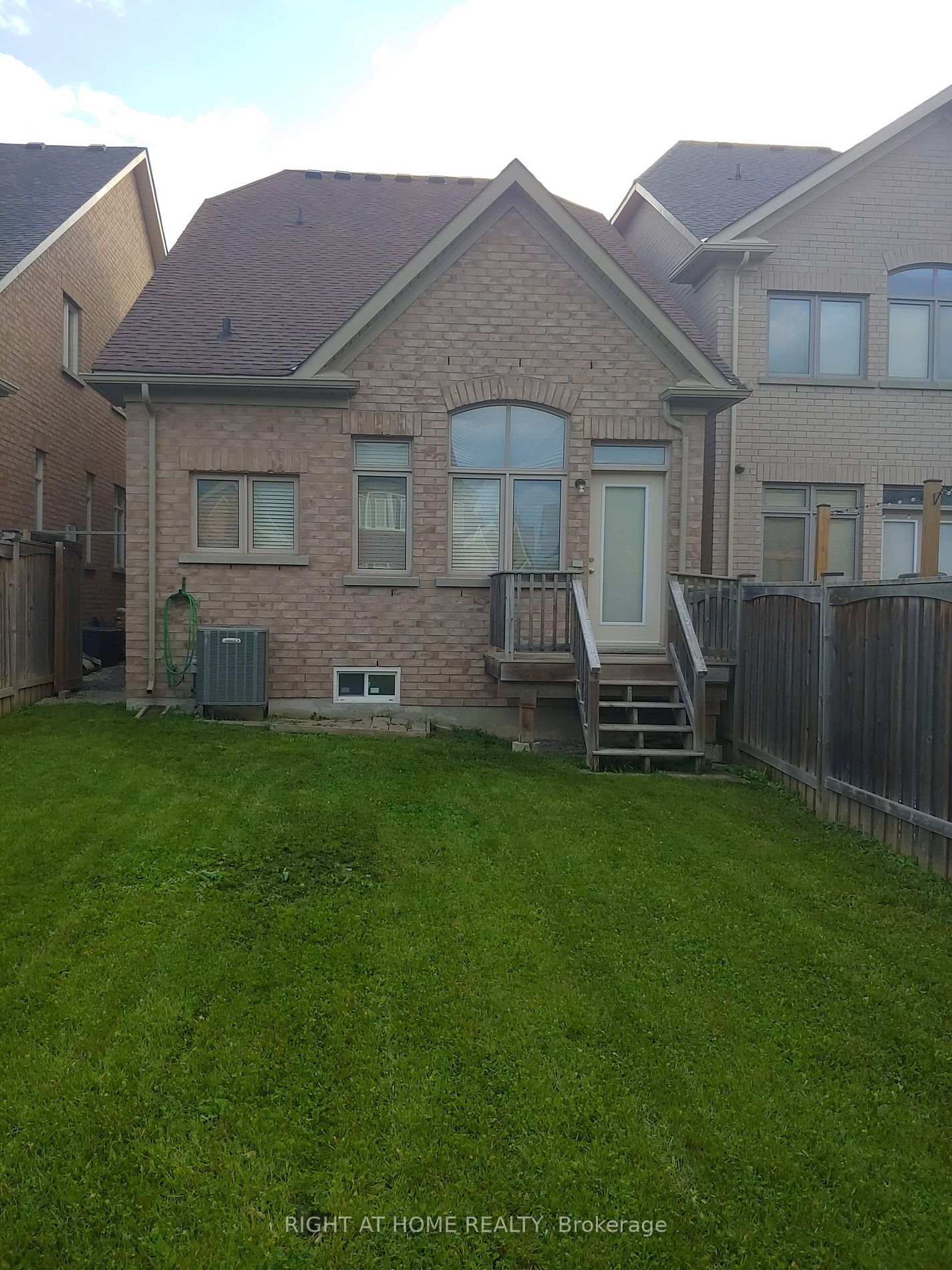 93 Alex Campbell Cres