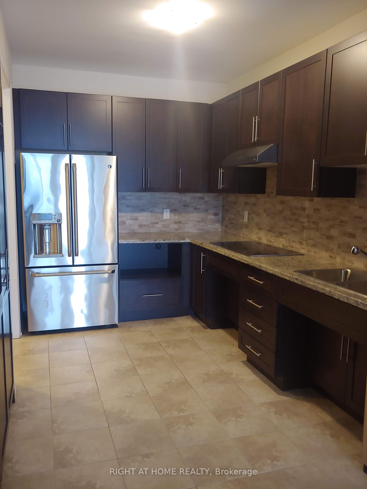 93 Alex Campbell Cres