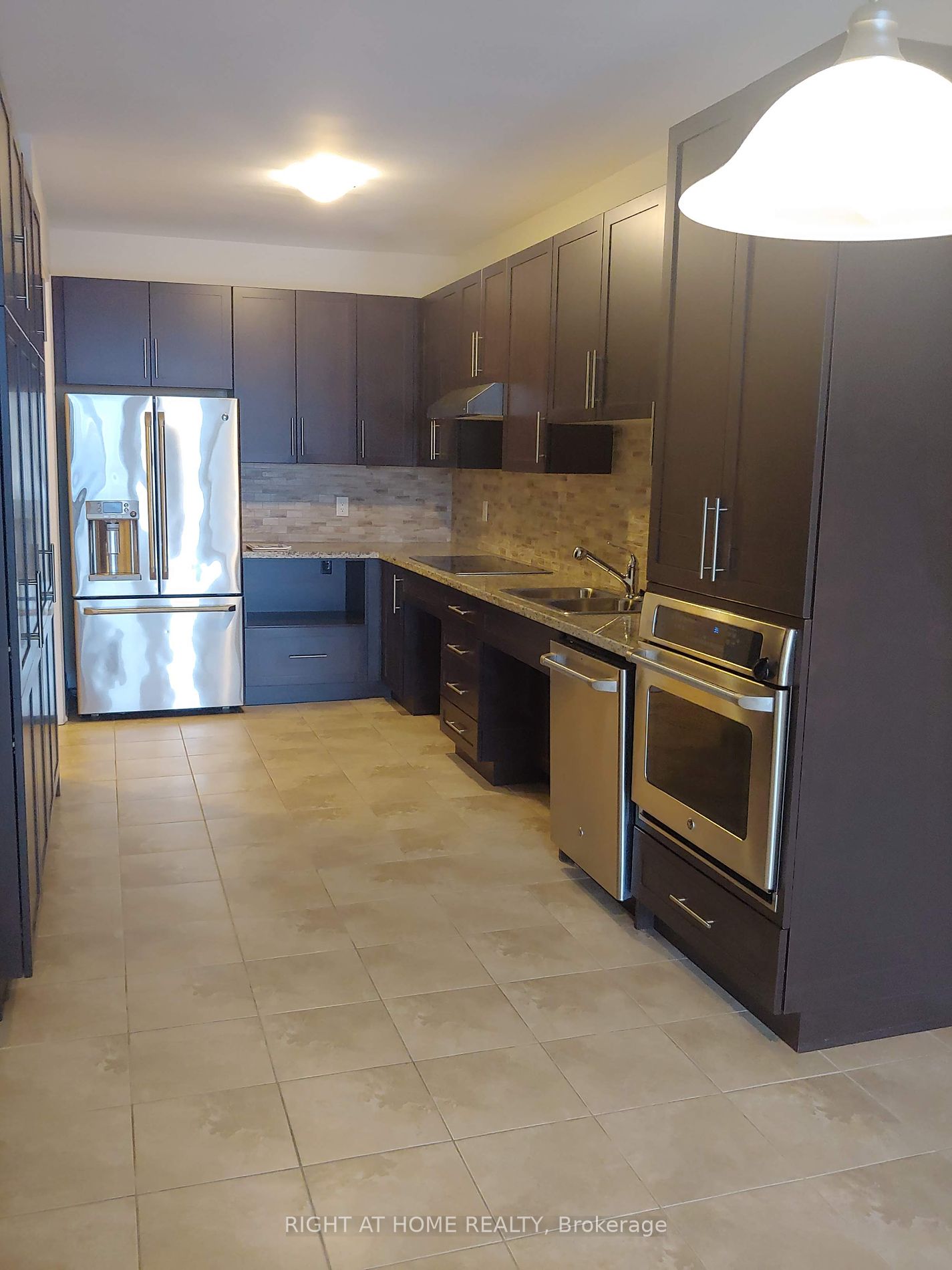 93 Alex Campbell Cres