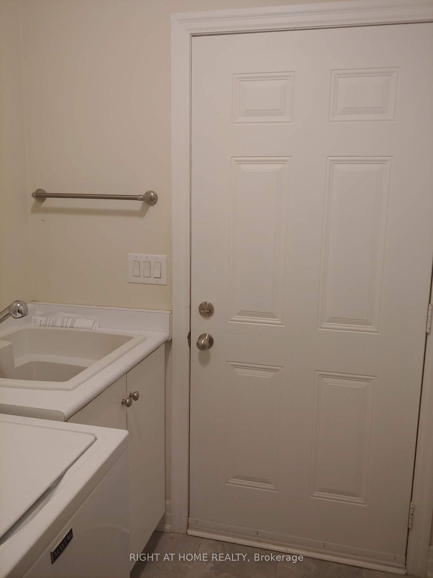 93 Alex Campbell Cres