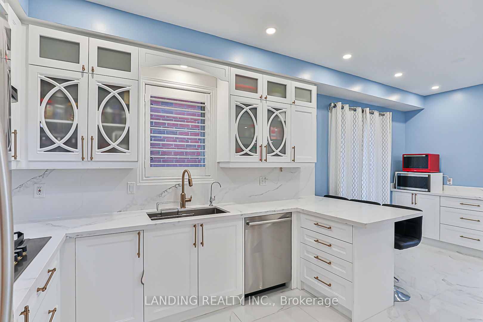 36 Richard Daley Dr