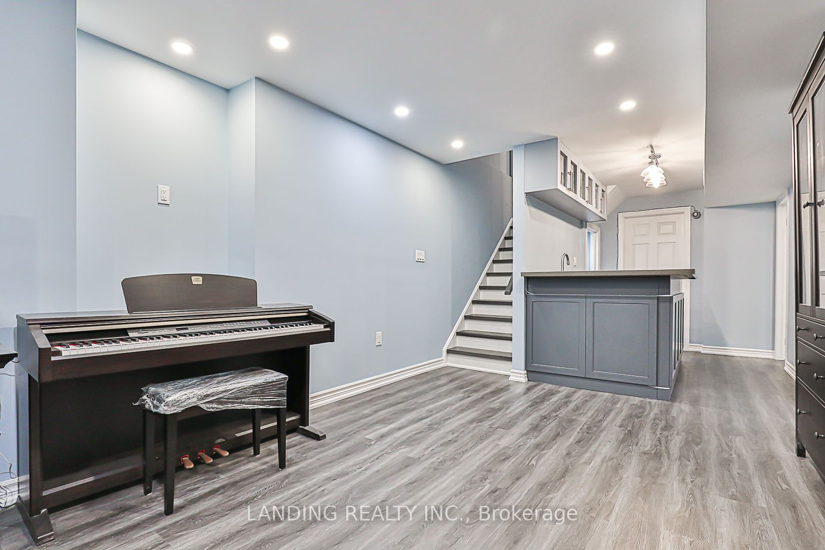 36 Richard Daley Dr