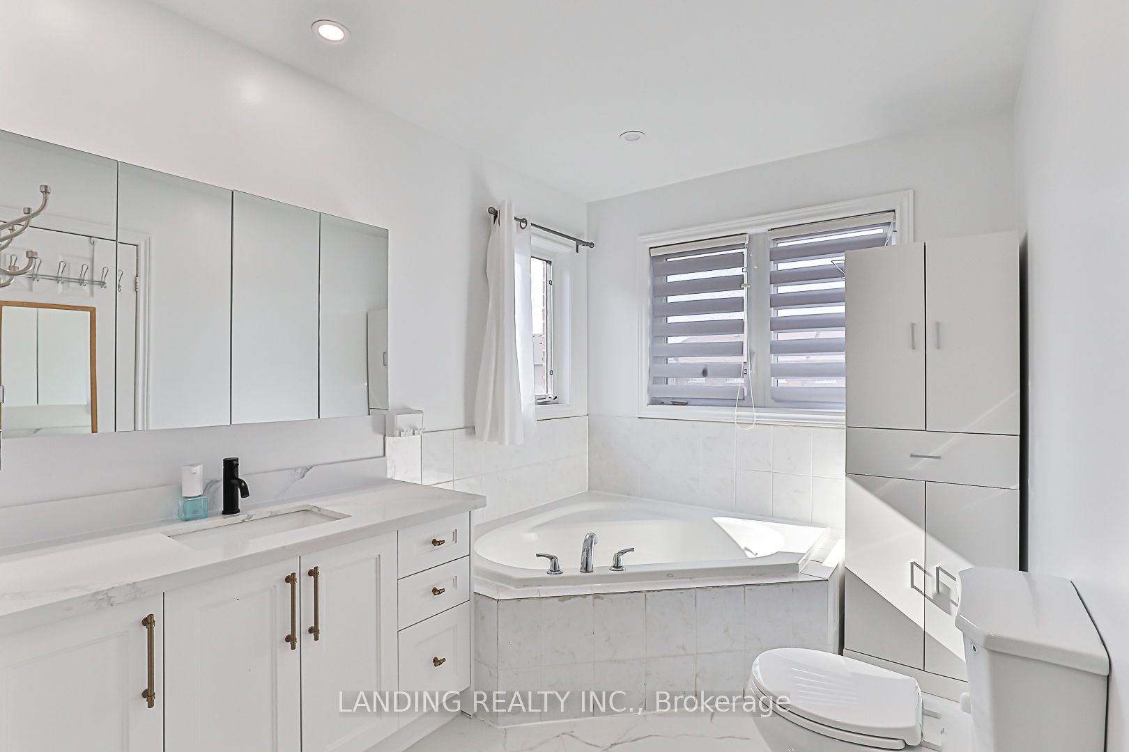 36 Richard Daley Dr