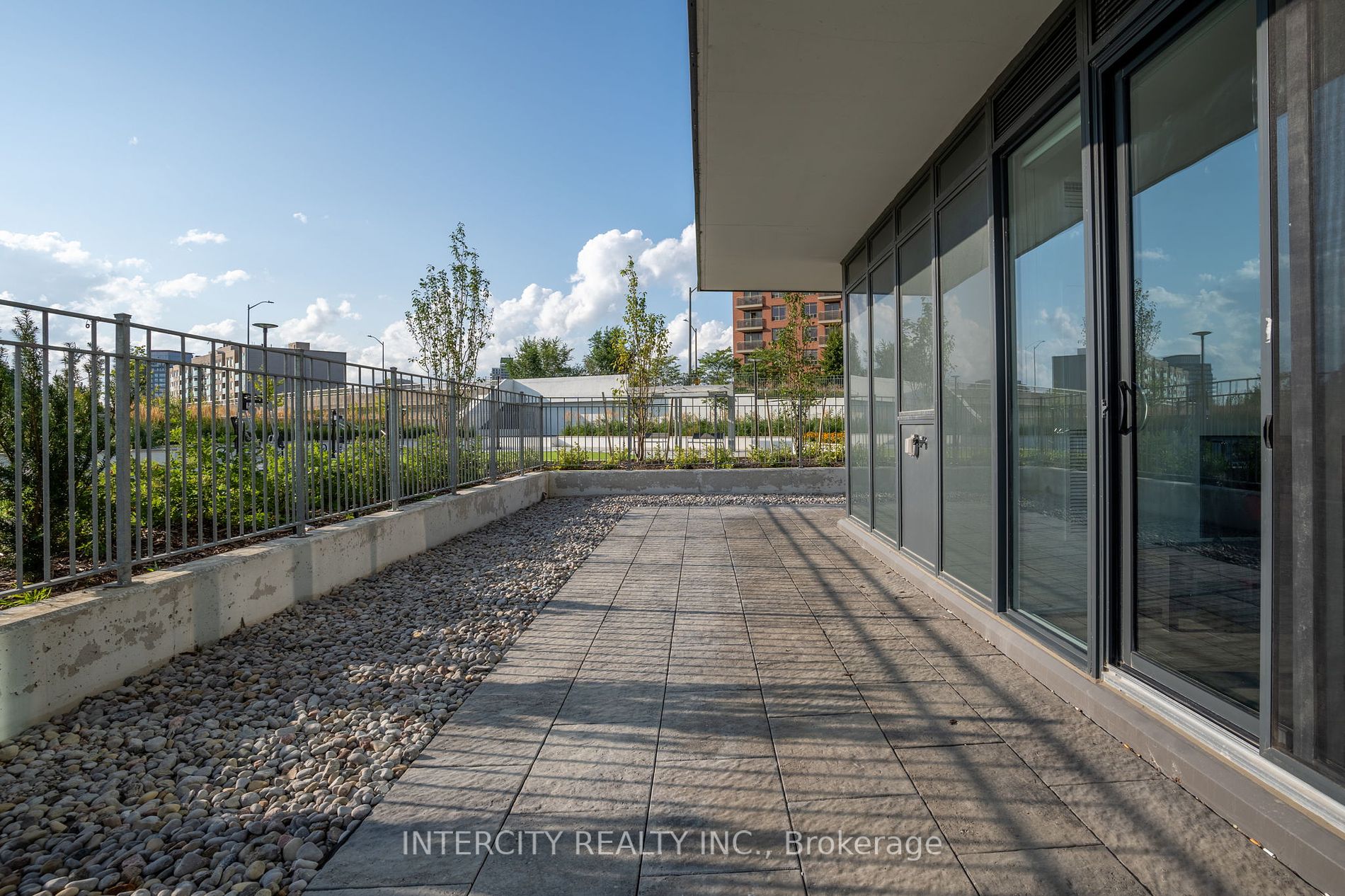 85 Oneida Crescent, #303