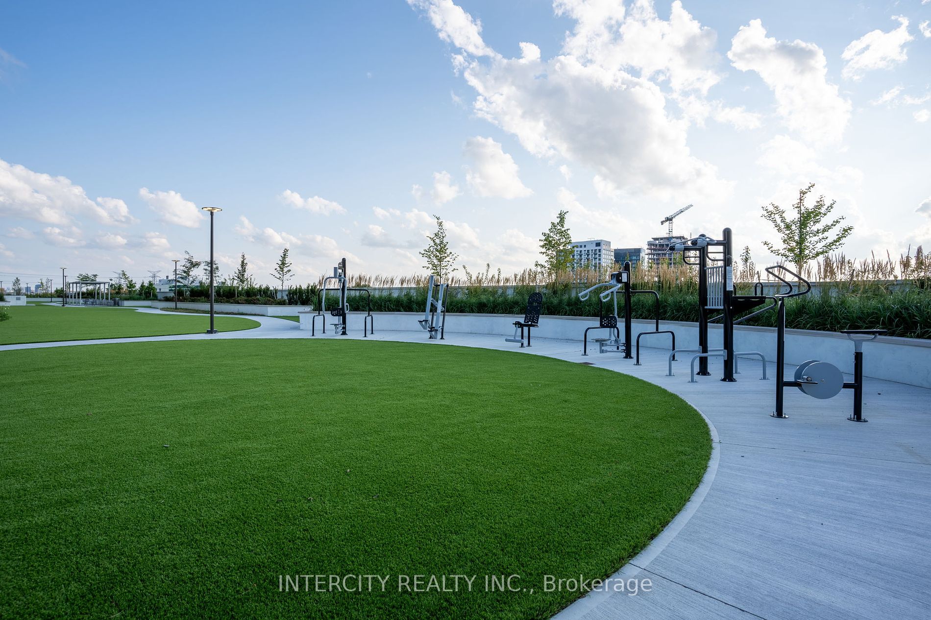 85 Oneida Crescent, #303