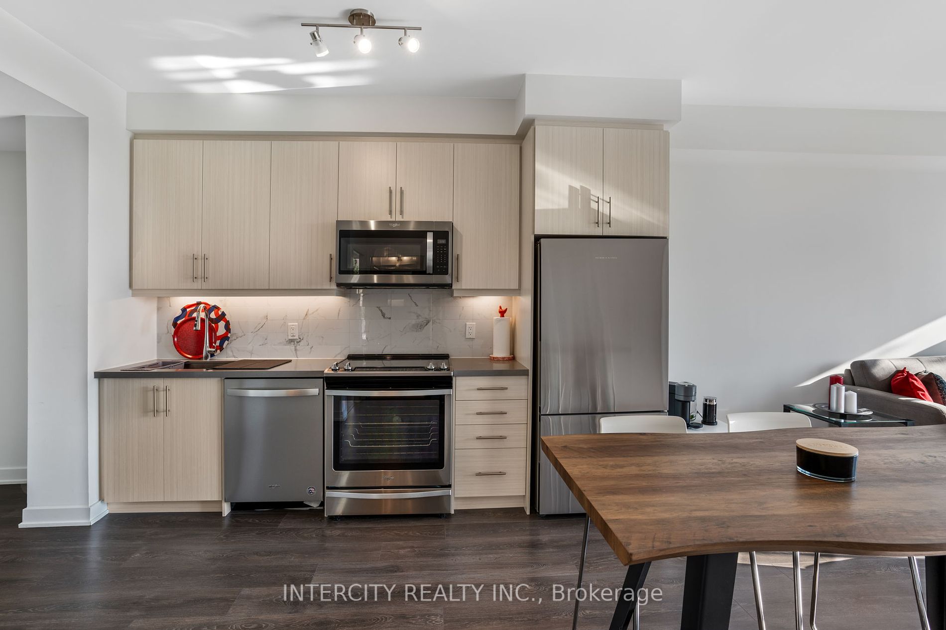 85 Oneida Crescent, #303