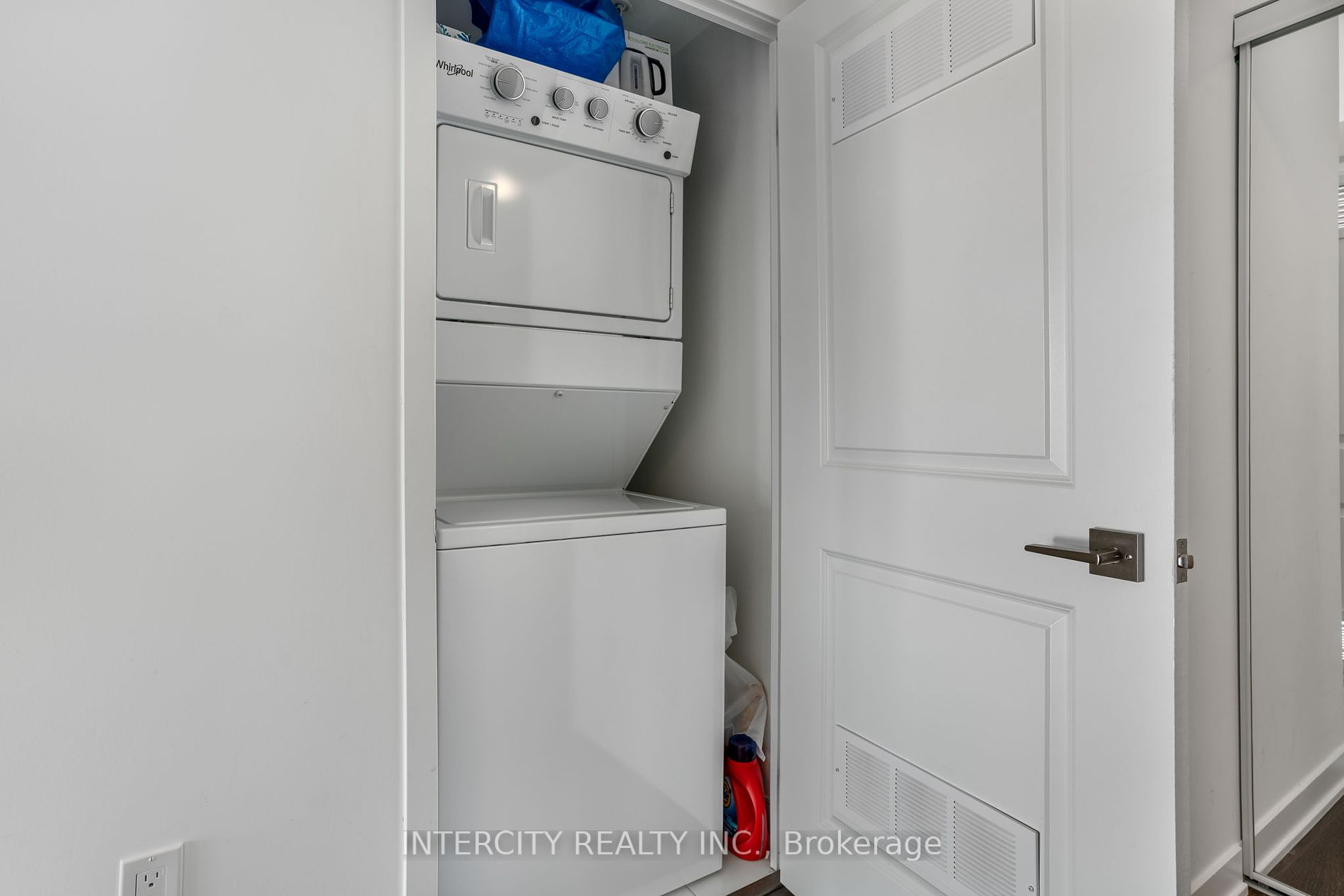 85 Oneida Crescent, #303