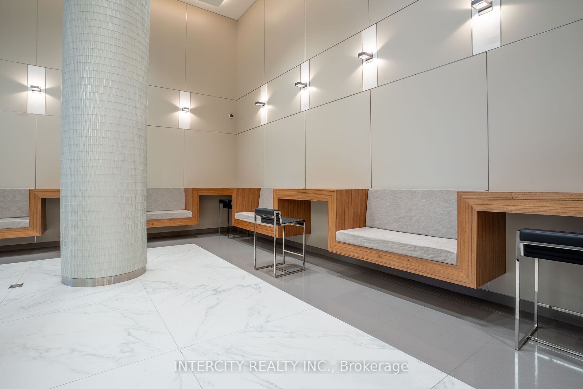 85 Oneida Crescent, #303